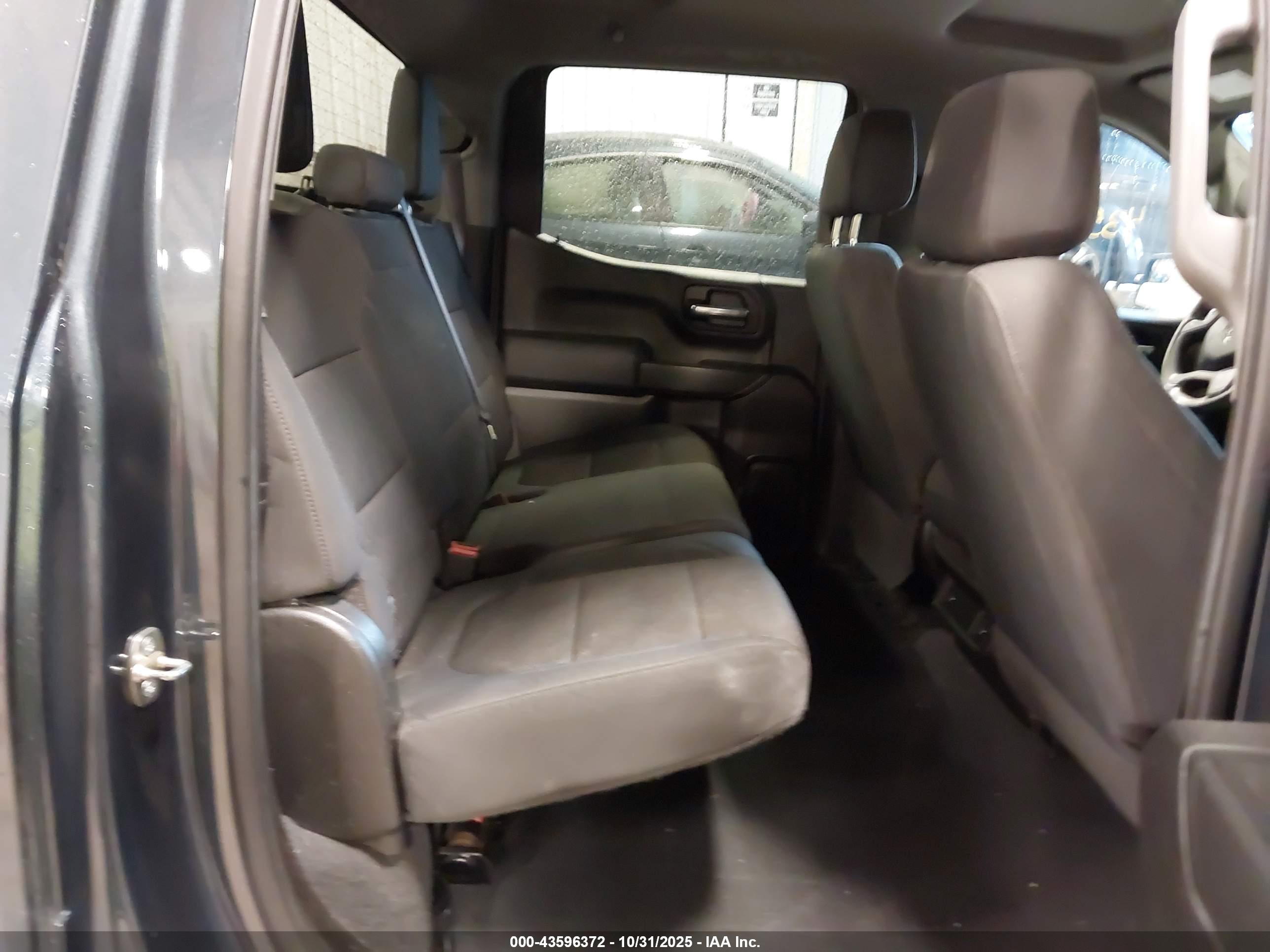 CHEVROLET SILVERADO image 8