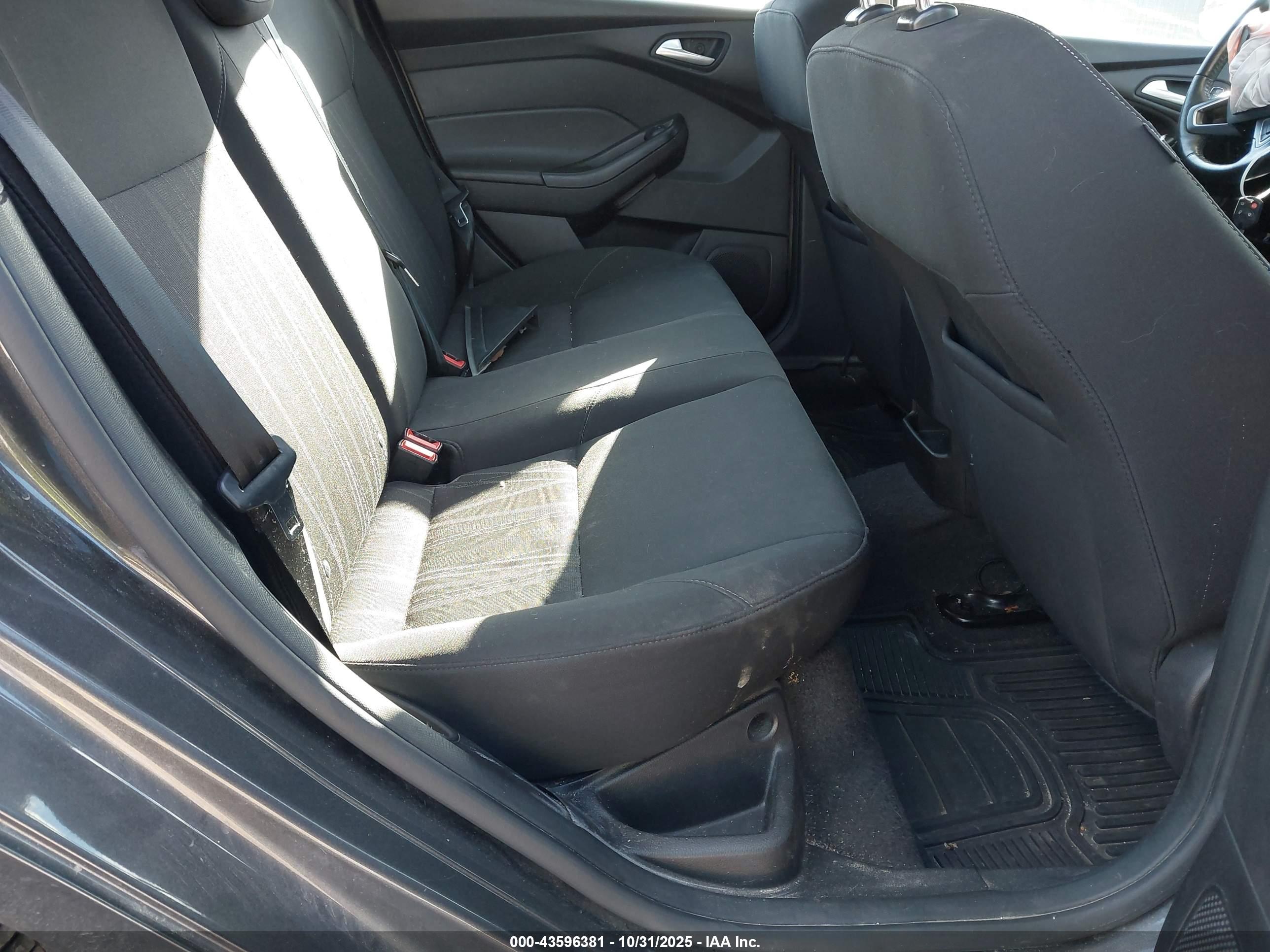 FORD FOCUS image 8