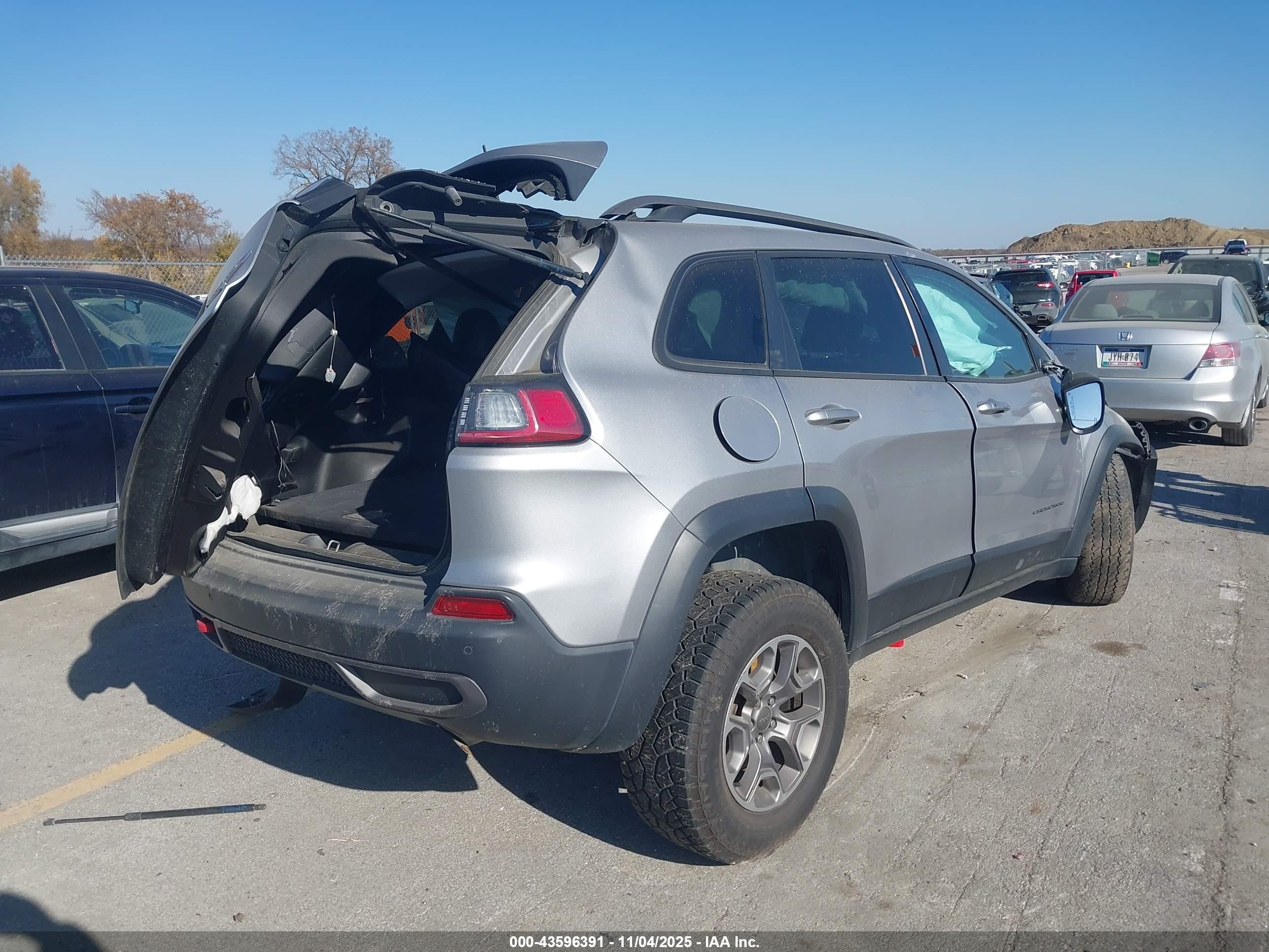 JEEP CHEROKEE image 4