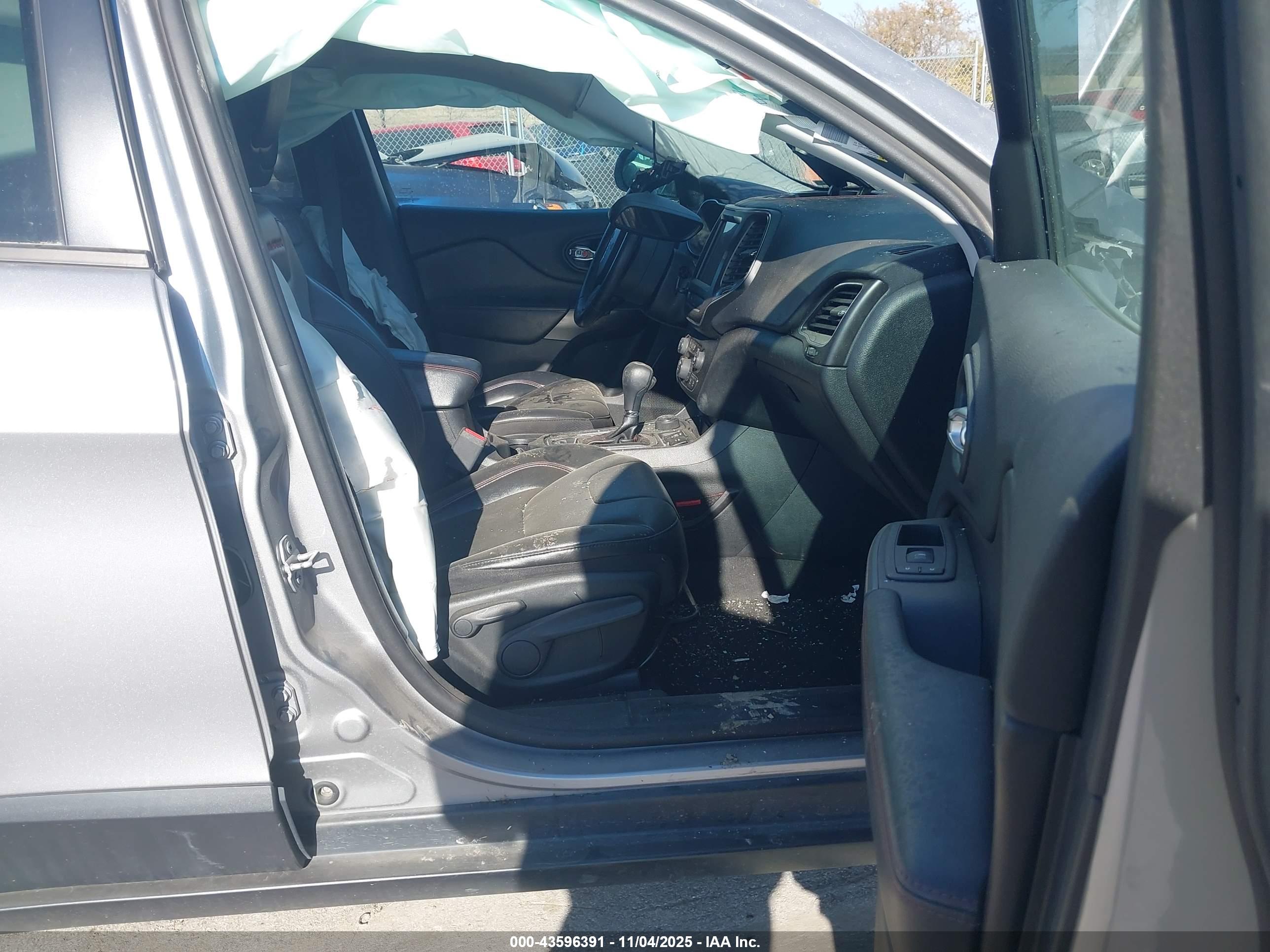 JEEP CHEROKEE image 5