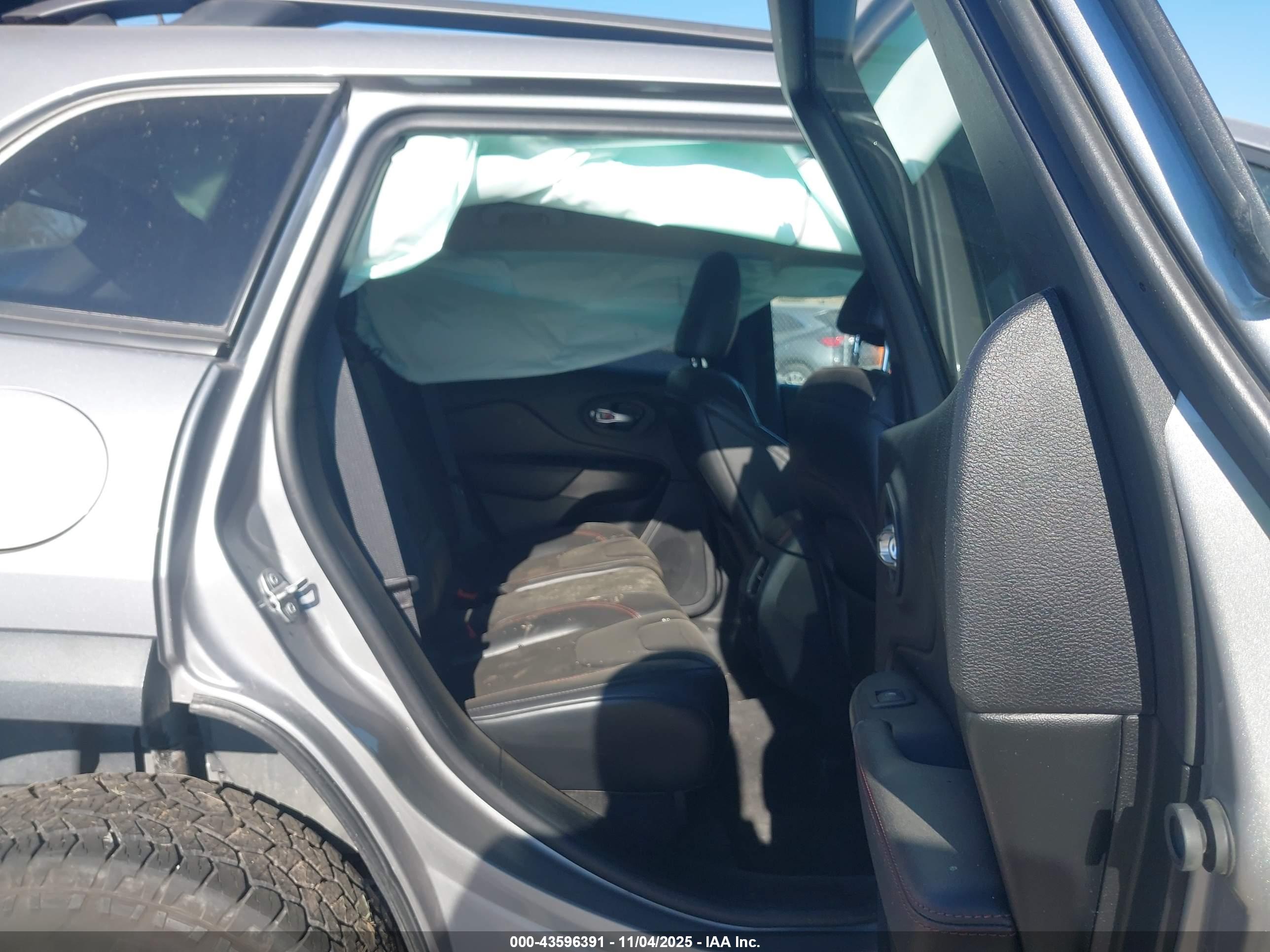 JEEP CHEROKEE image 8