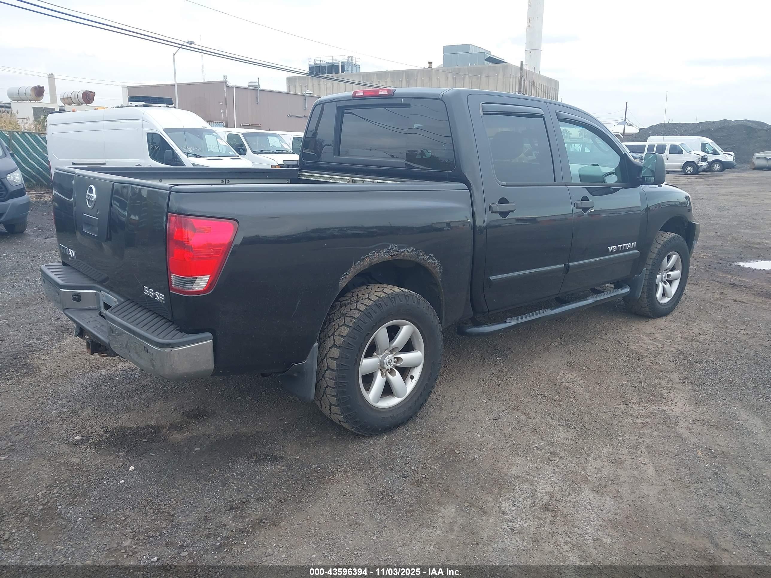 NISSAN TITAN image 4