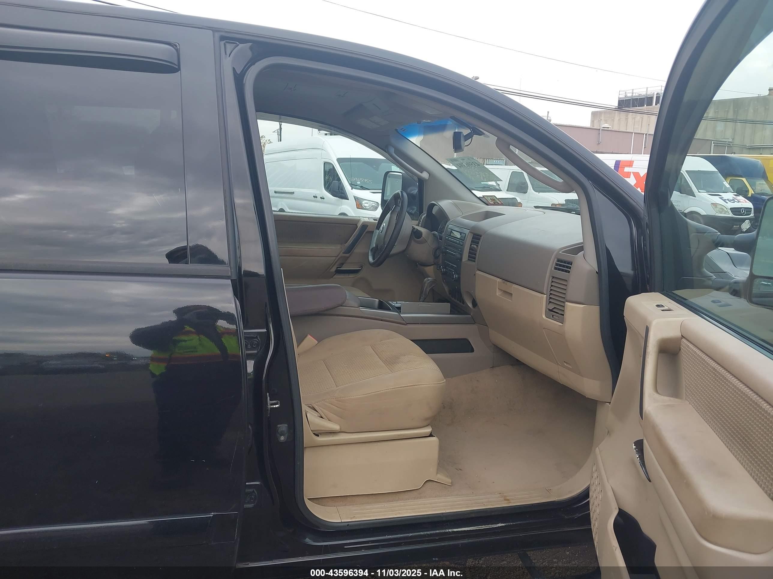 NISSAN TITAN image 5