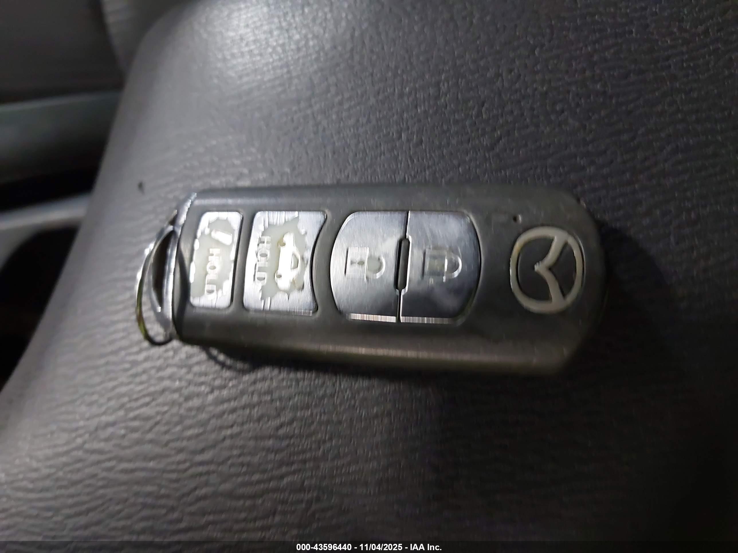 MAZDA MAZDA3 image 11