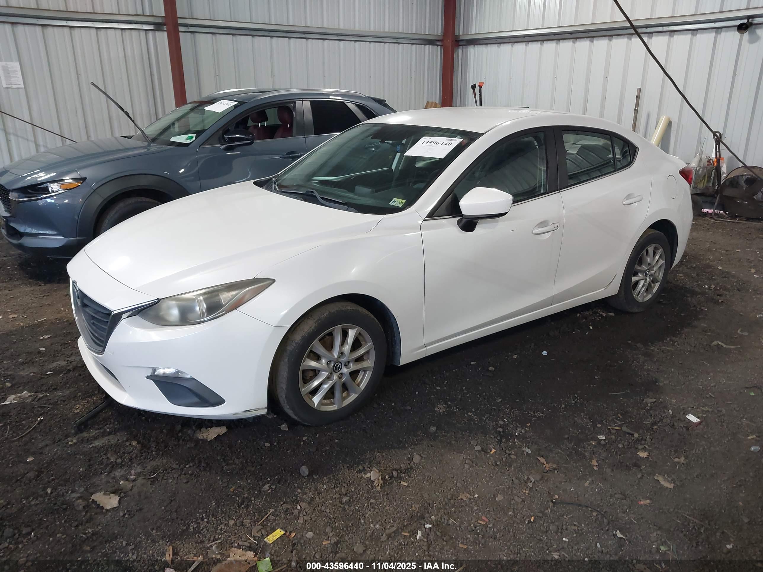 MAZDA MAZDA3 image 2