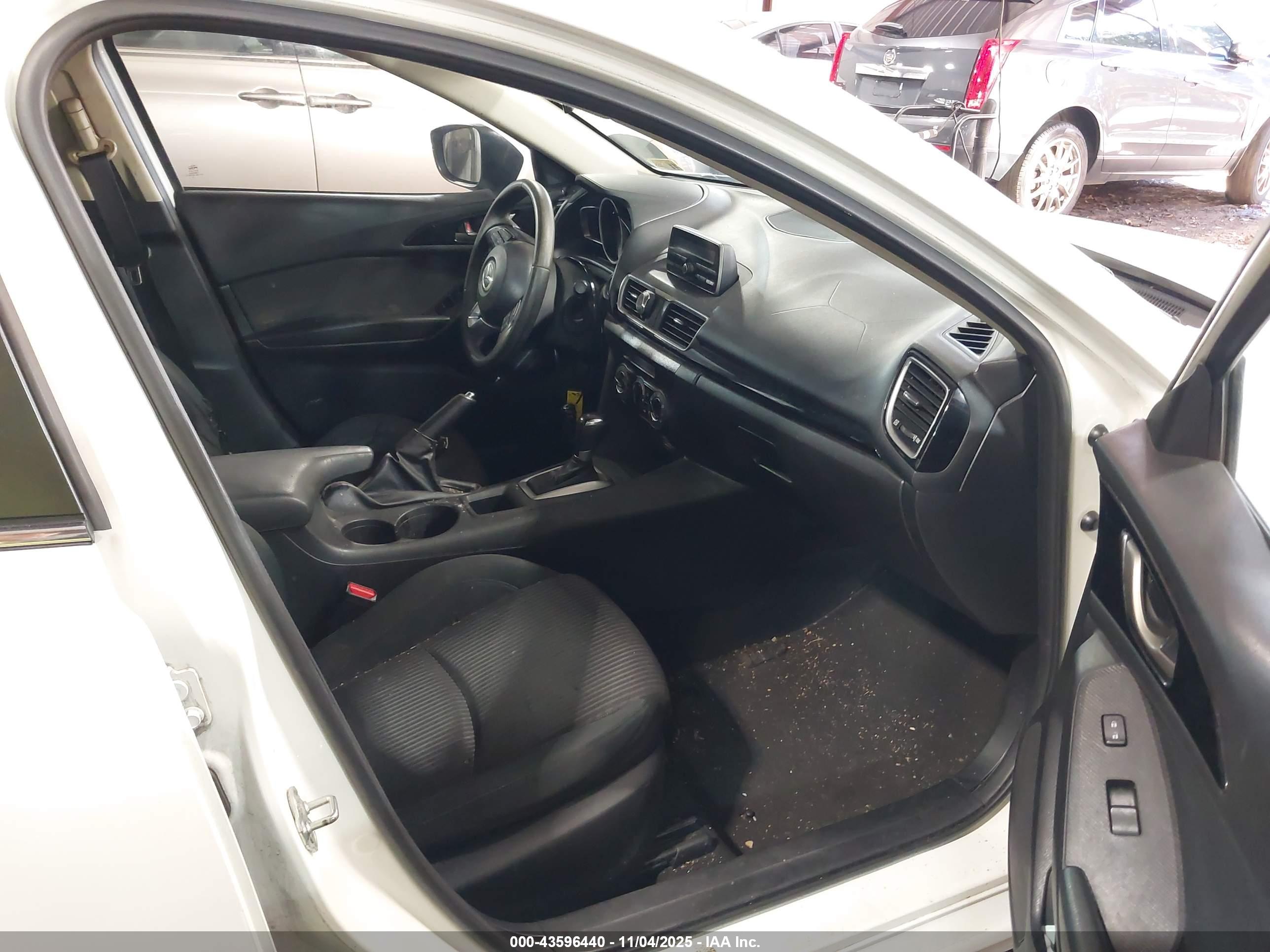 MAZDA MAZDA3 image 5