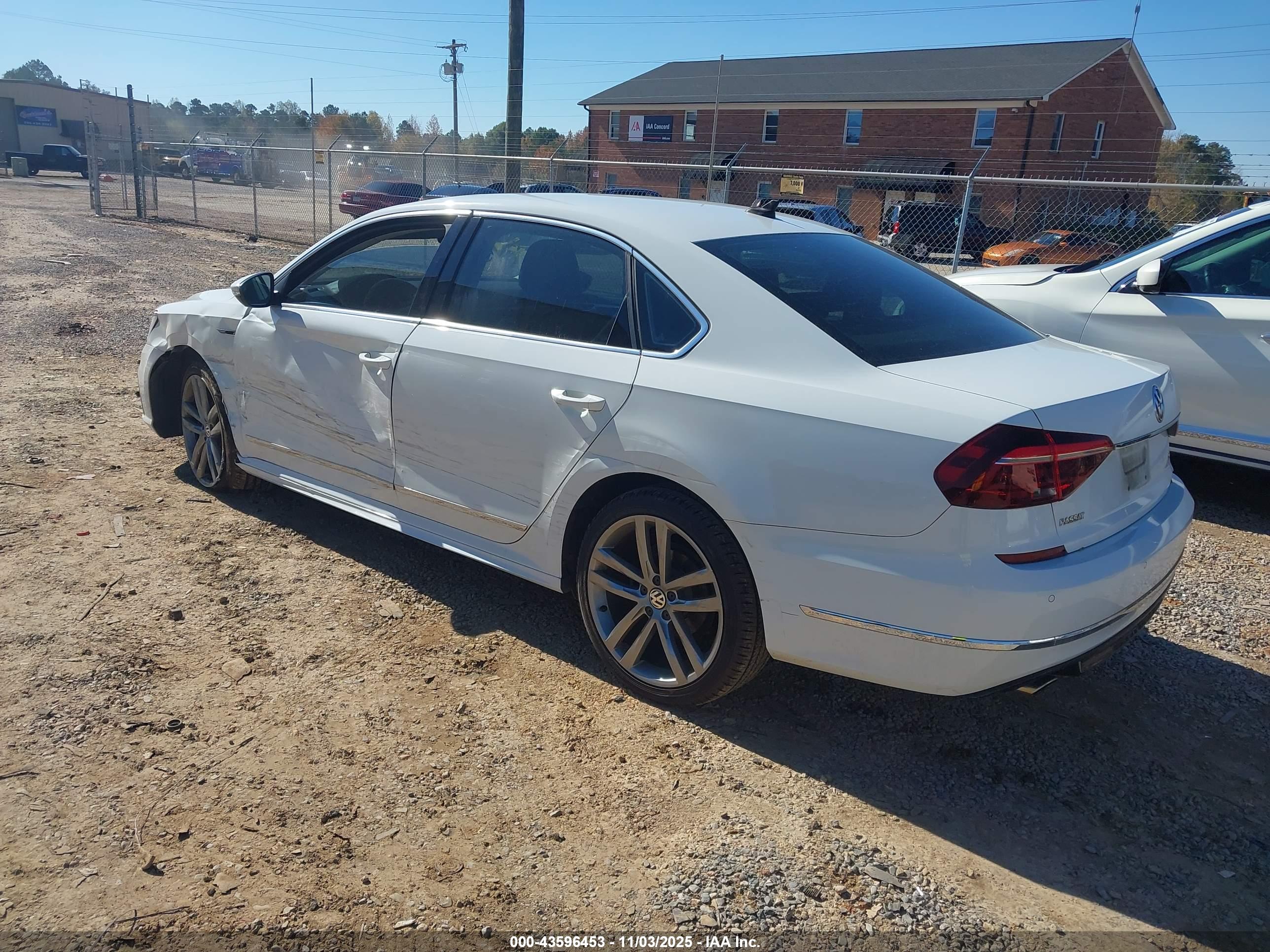 VOLKSWAGEN PASSAT image 3