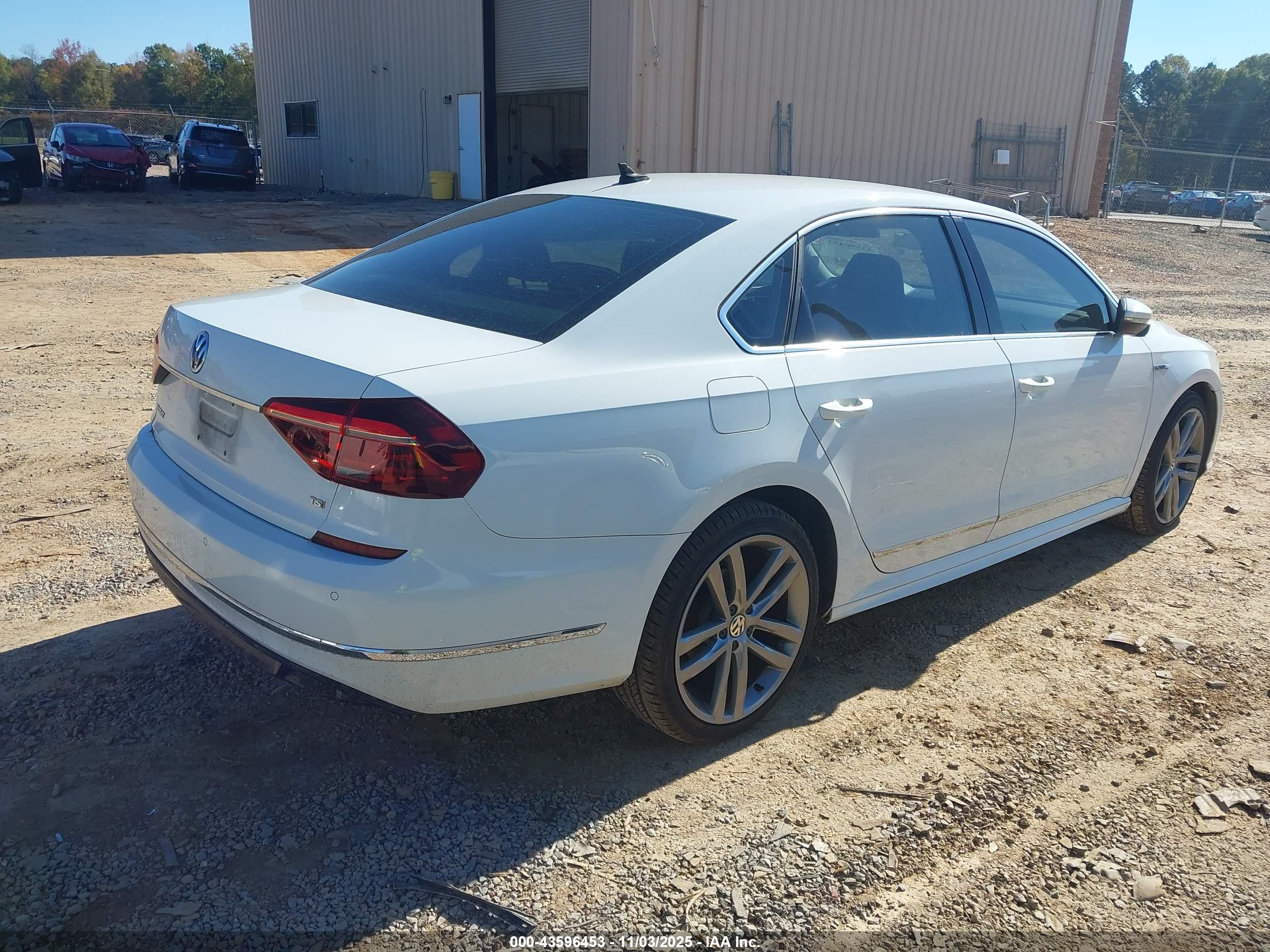 VOLKSWAGEN PASSAT image 4