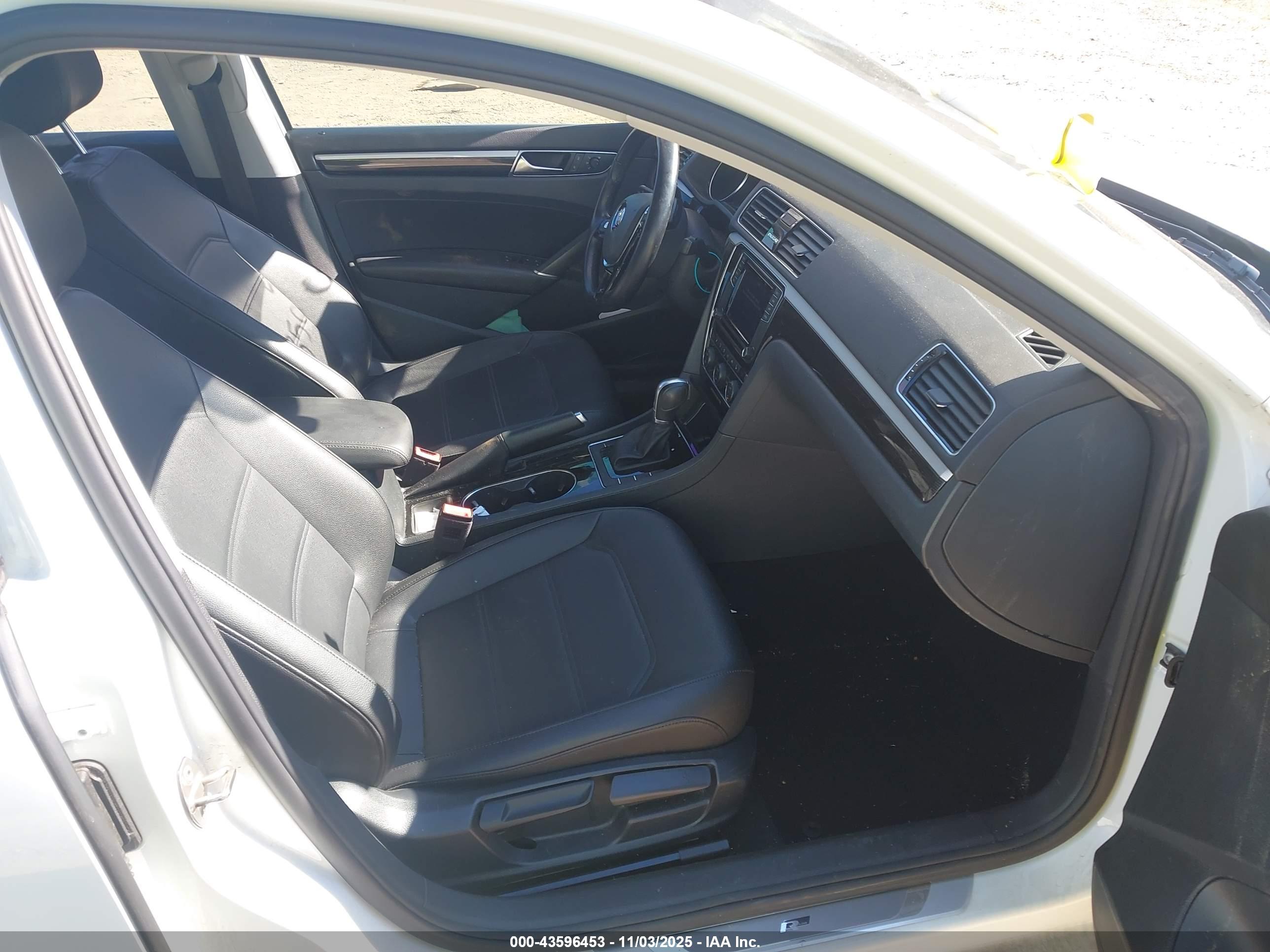 VOLKSWAGEN PASSAT image 5
