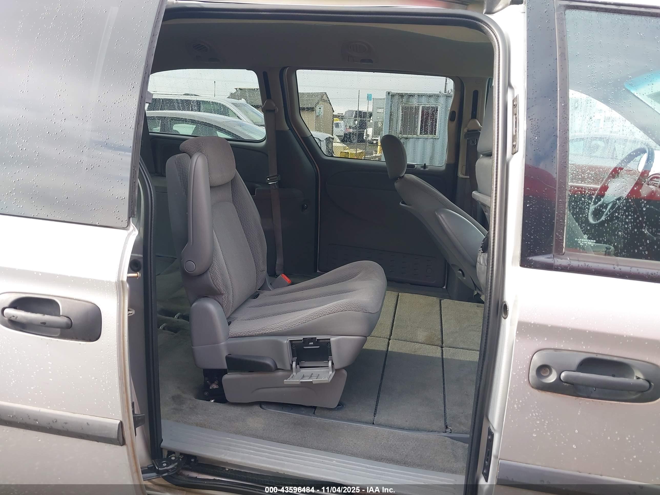 DODGE GRAND image 8