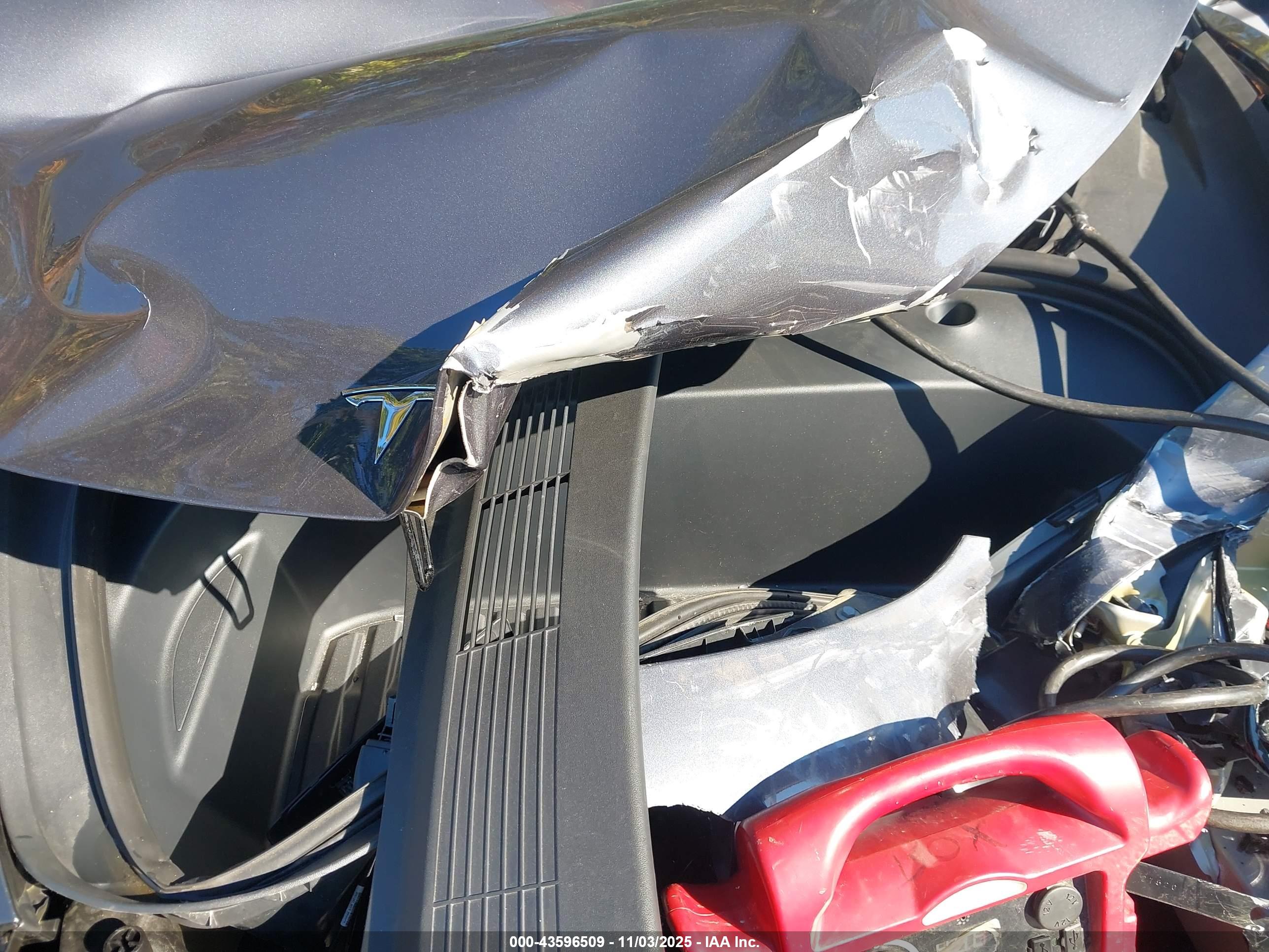 TESLA MODEL image 10