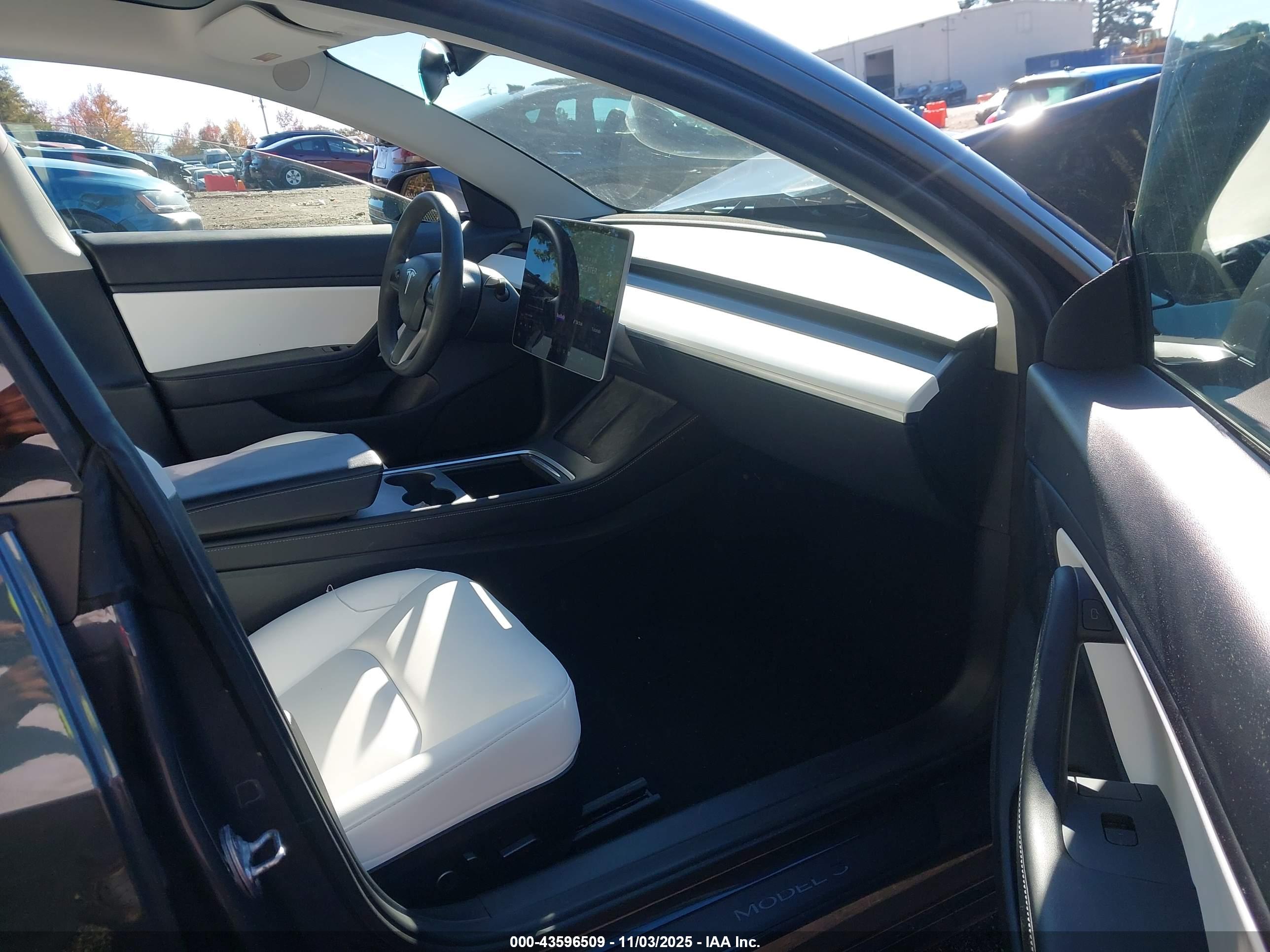 TESLA MODEL image 5