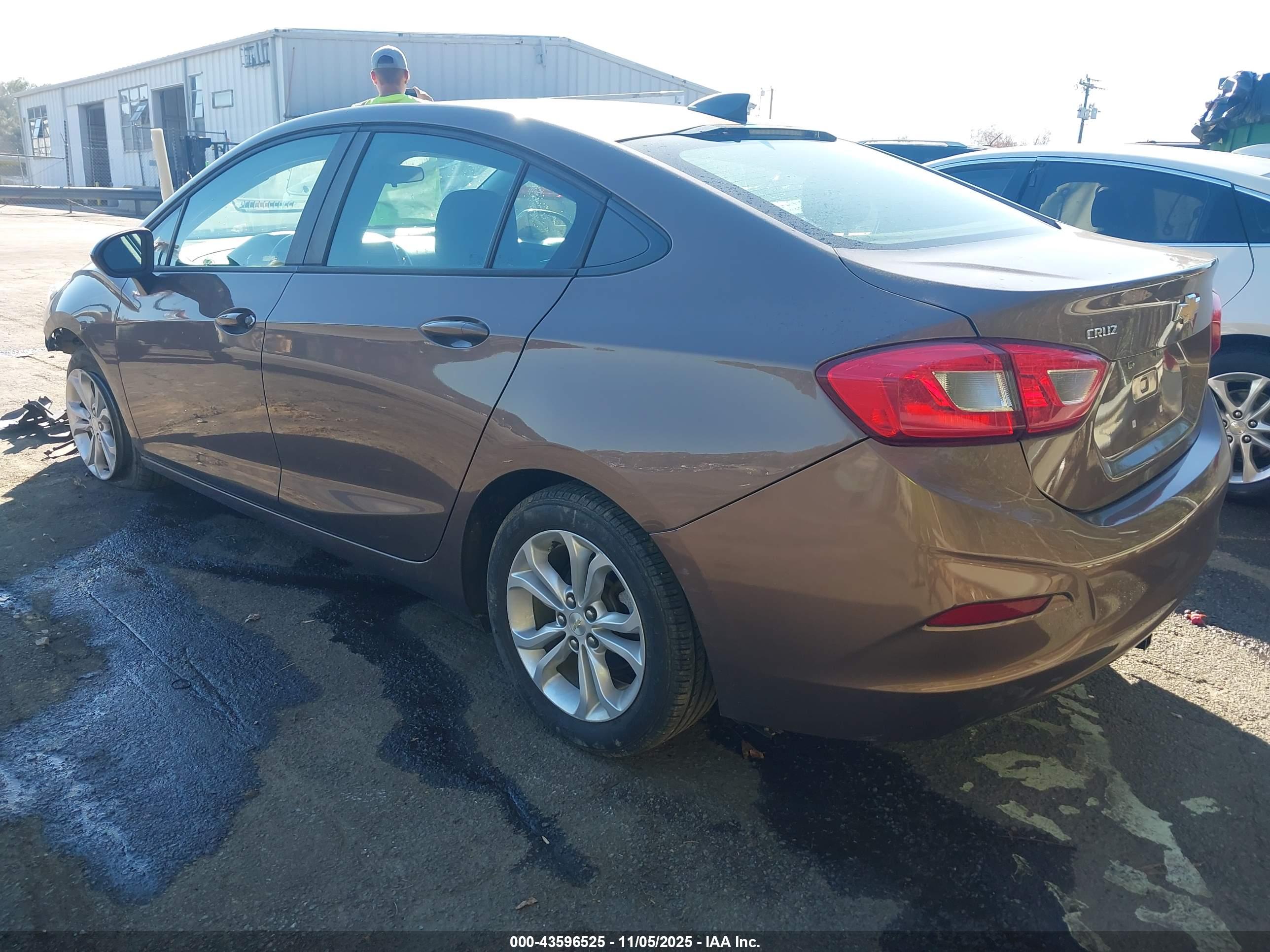 CHEVROLET CRUZE image 3