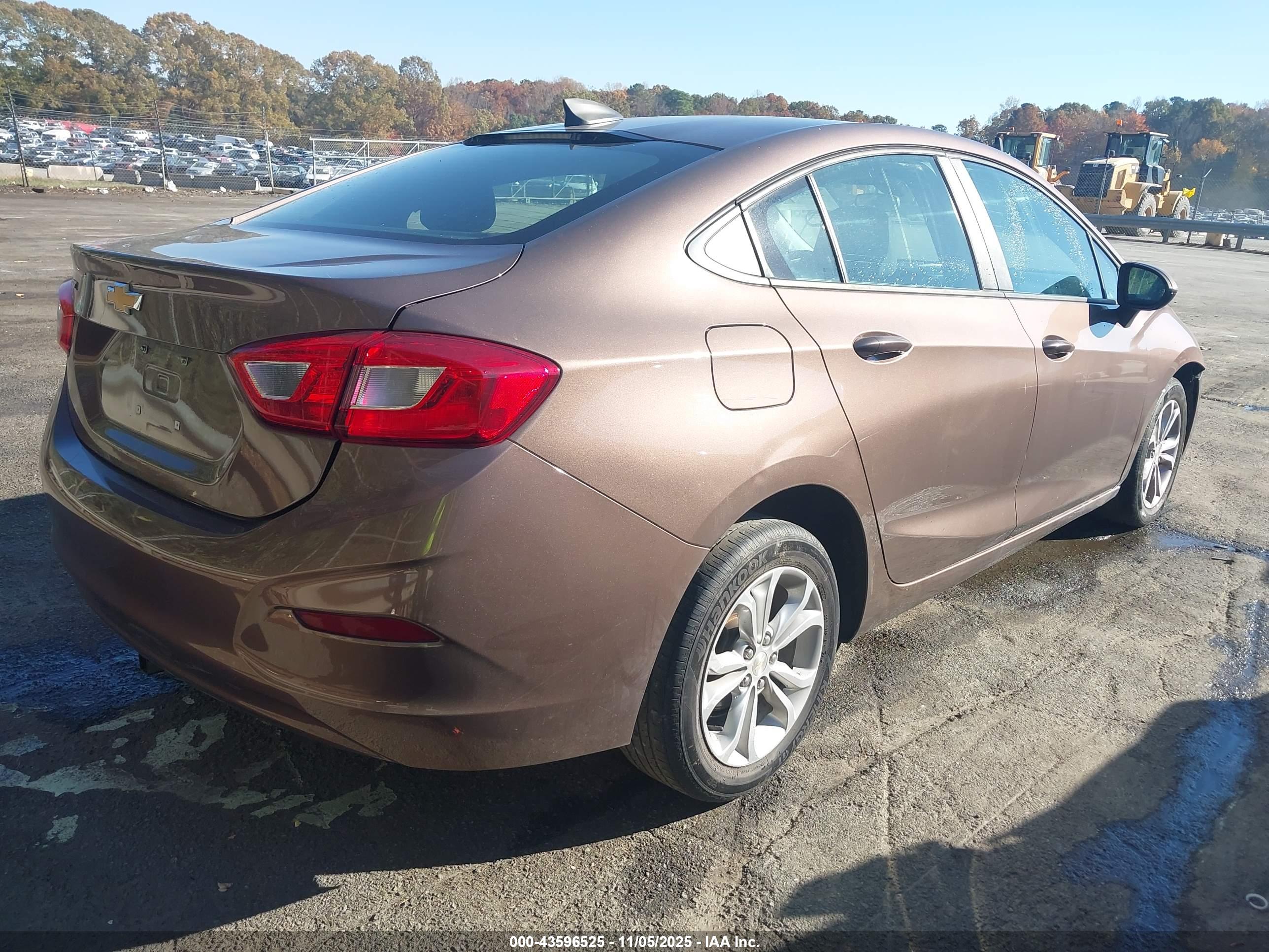 CHEVROLET CRUZE image 4
