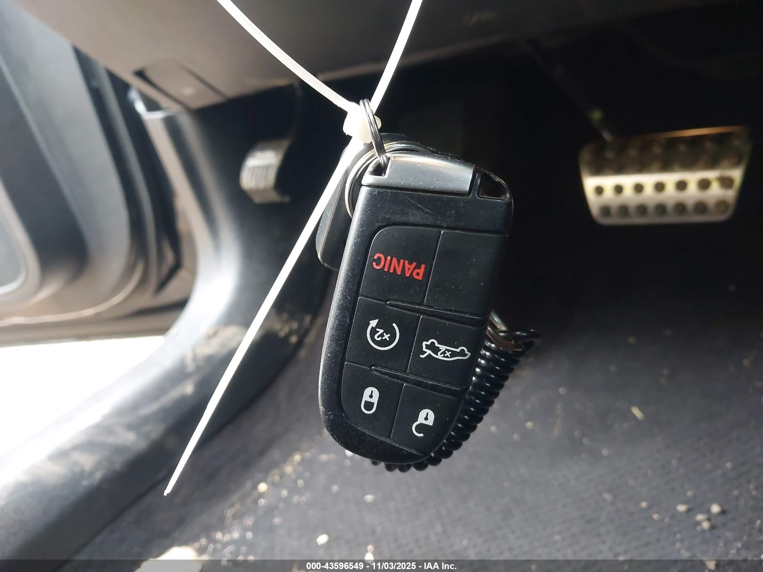 CHRYSLER 300 image 11