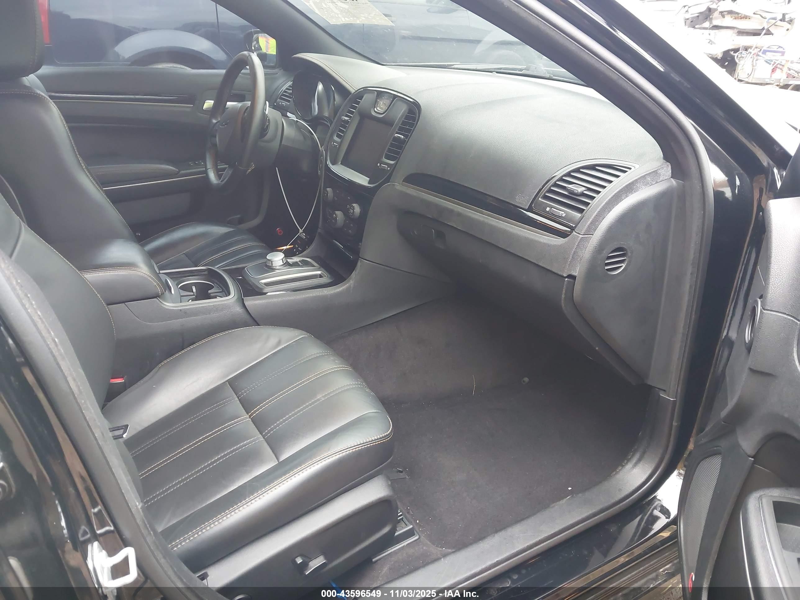 CHRYSLER 300 image 5