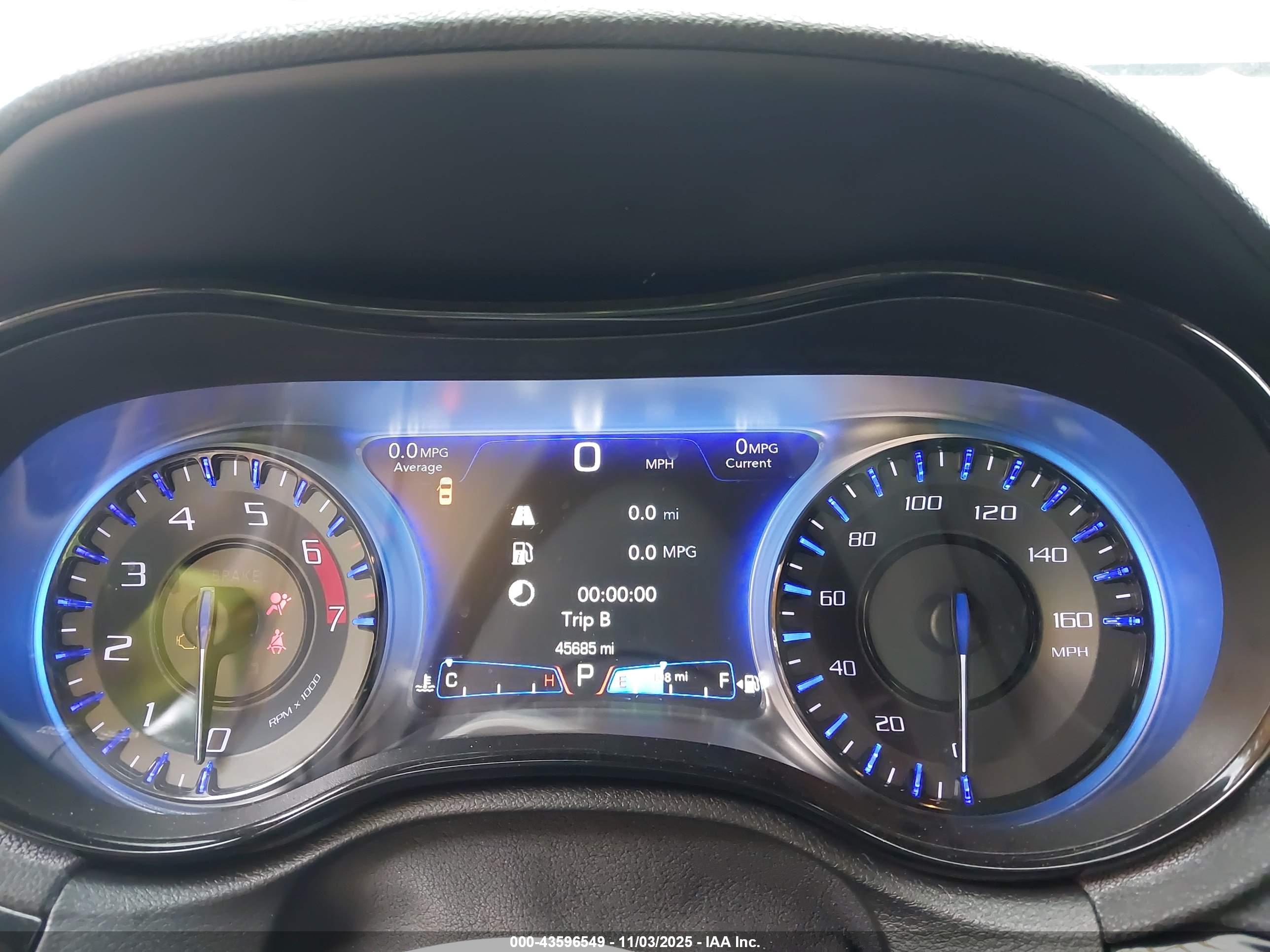 CHRYSLER 300 image 7