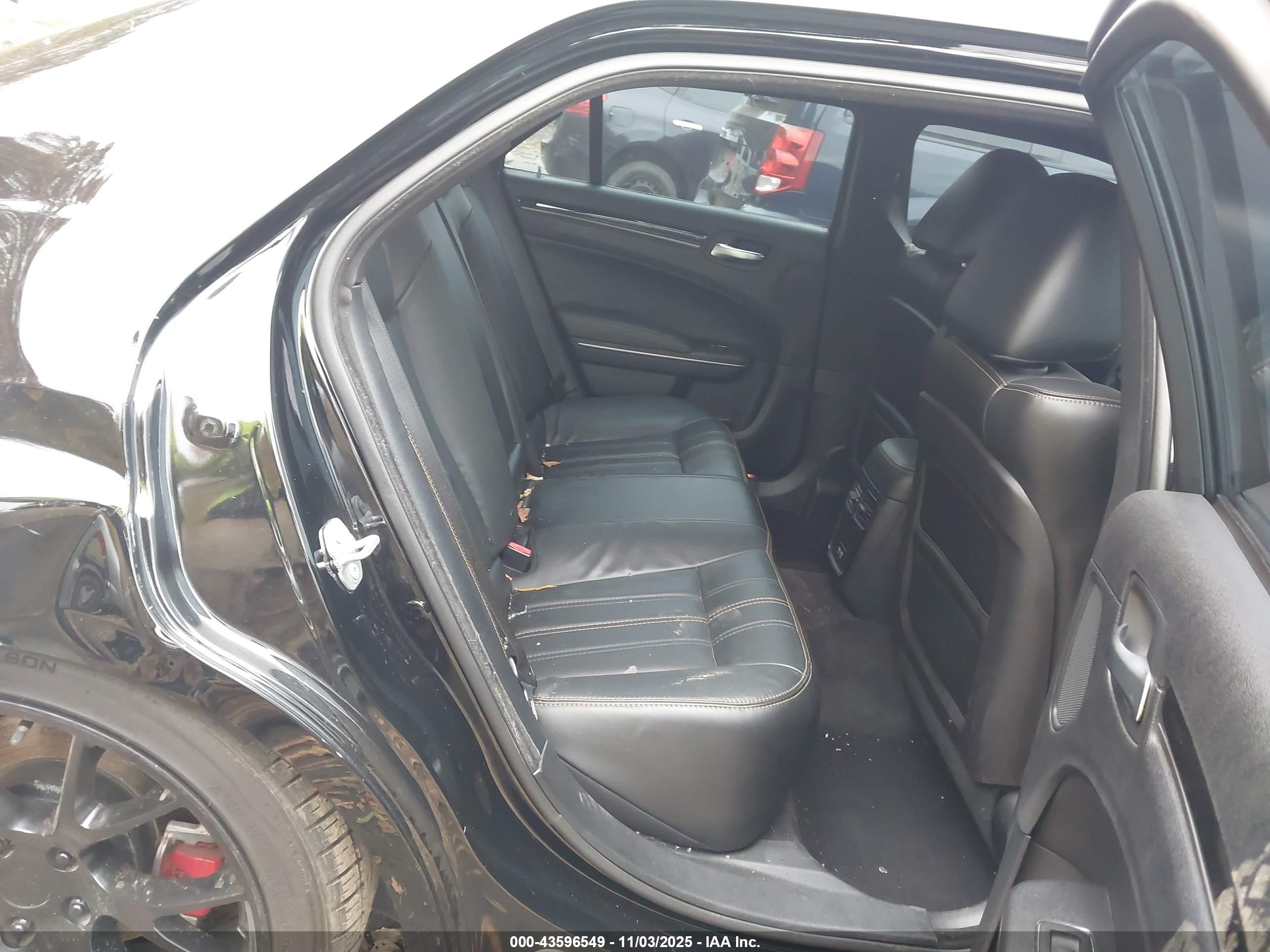 CHRYSLER 300 image 8