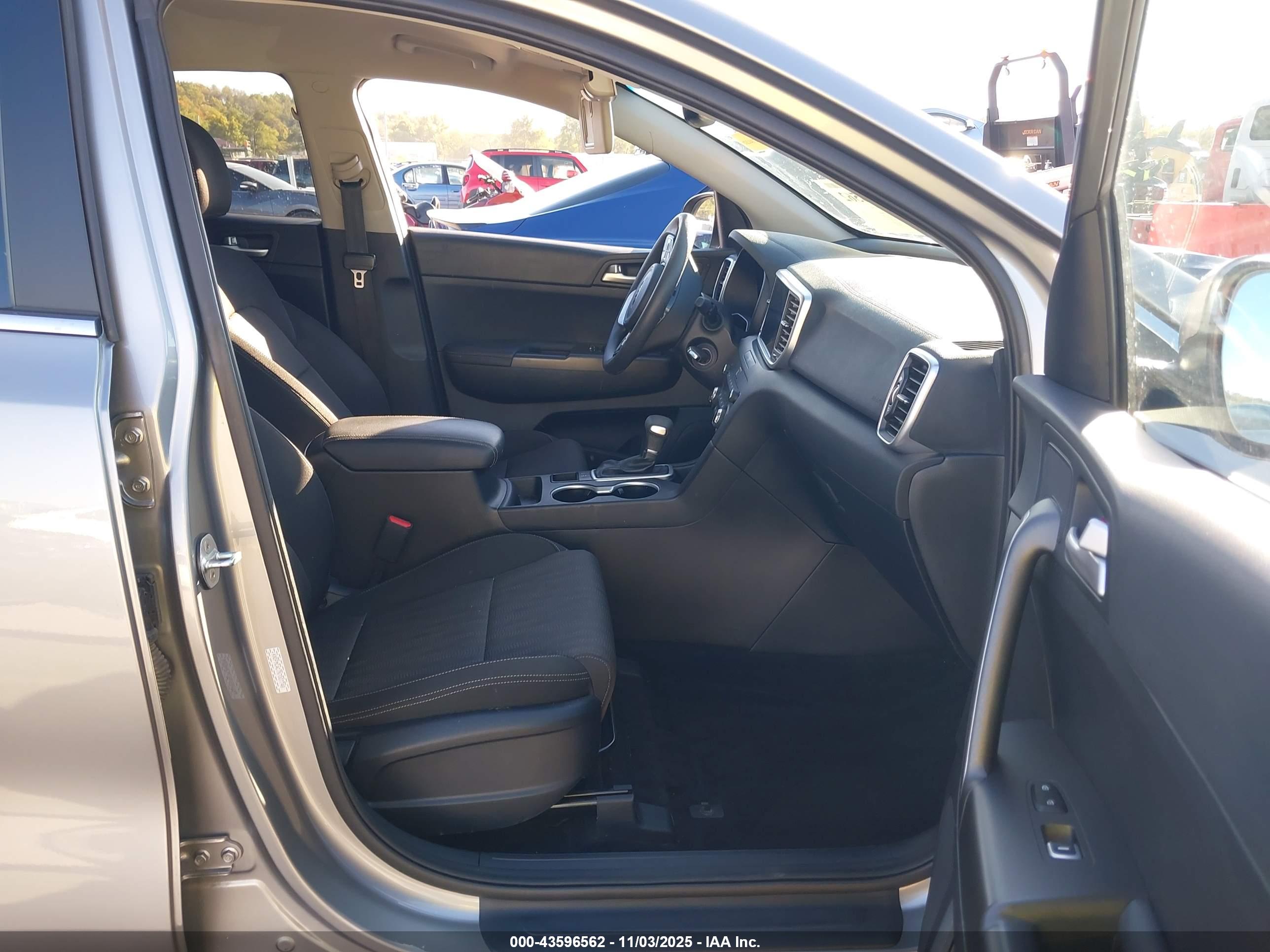 KIA SPORTAGE image 5
