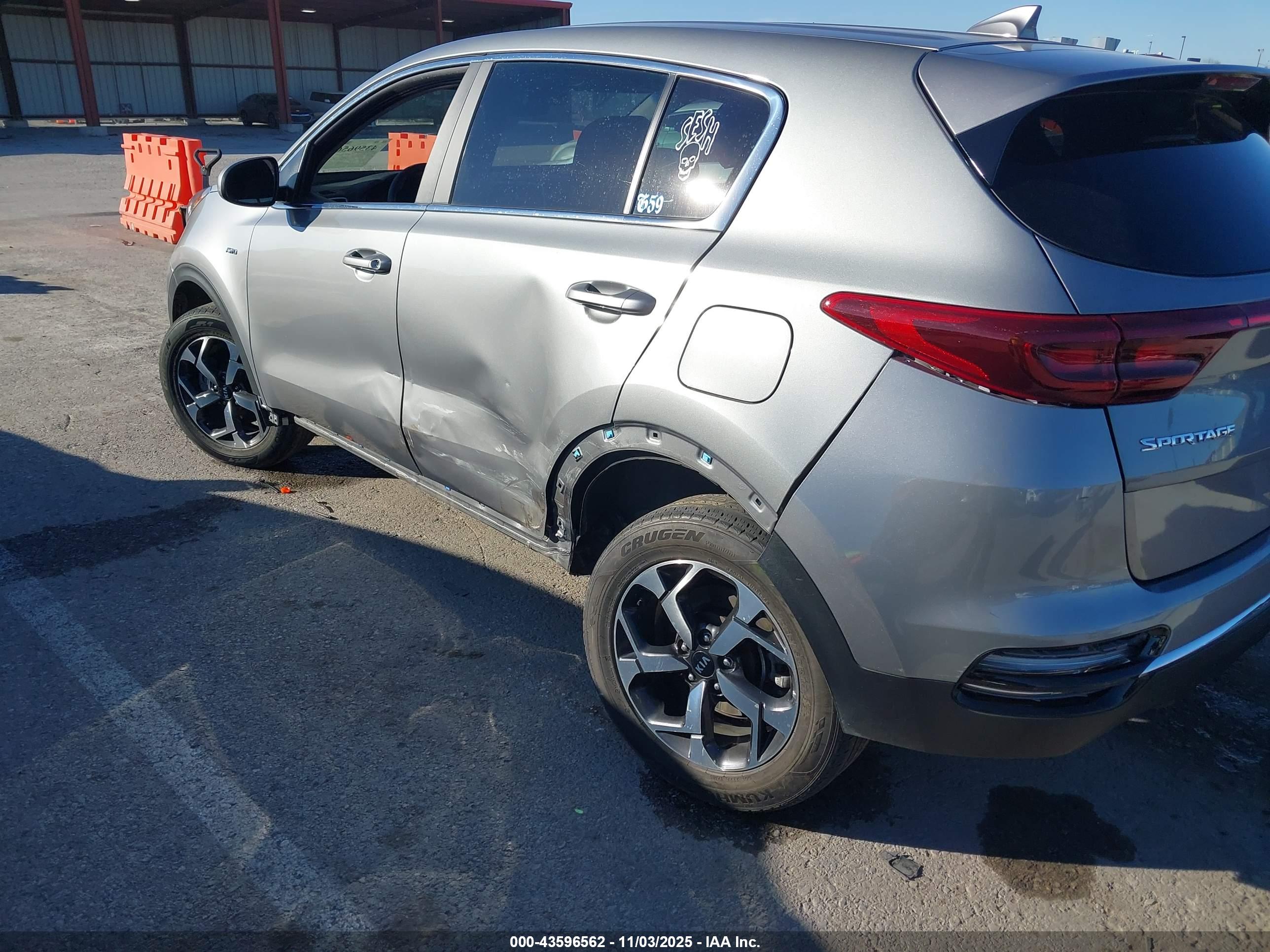 KIA SPORTAGE image 6