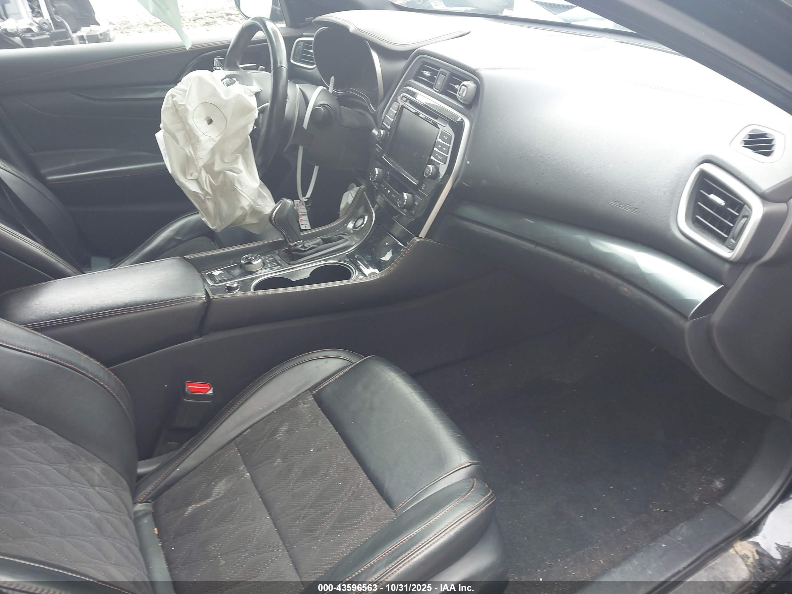 NISSAN MAXIMA image 5
