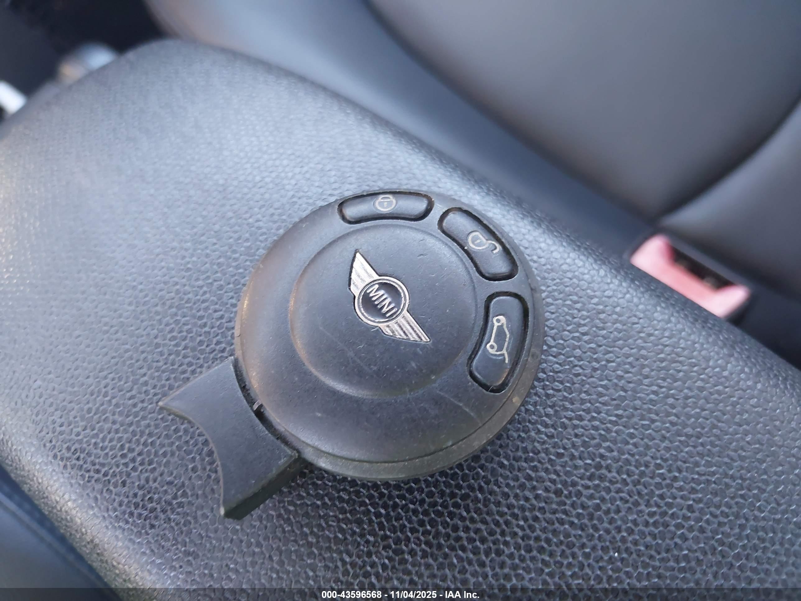 MINI COUNTRYMAN image 11
