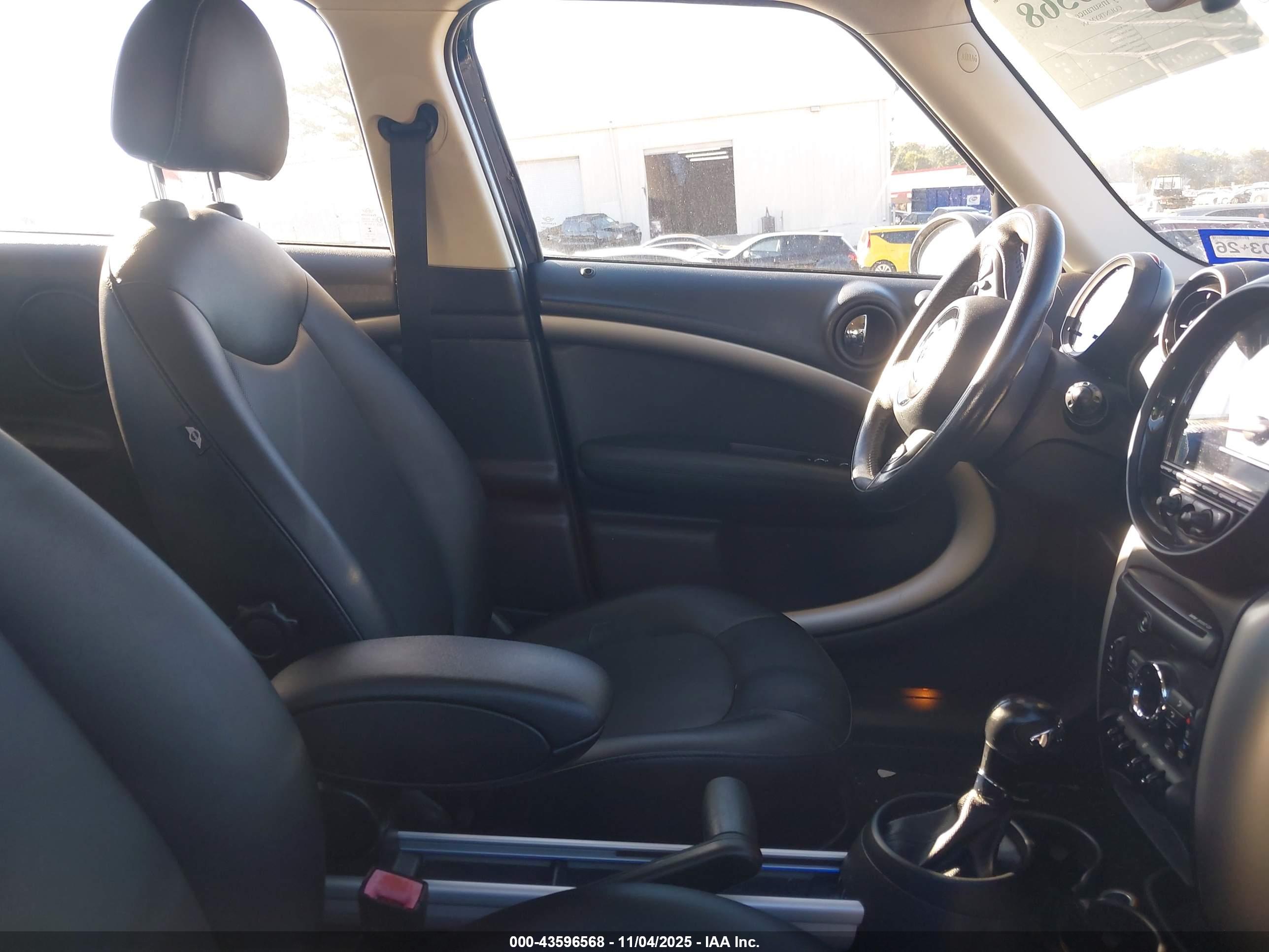 MINI COUNTRYMAN image 5
