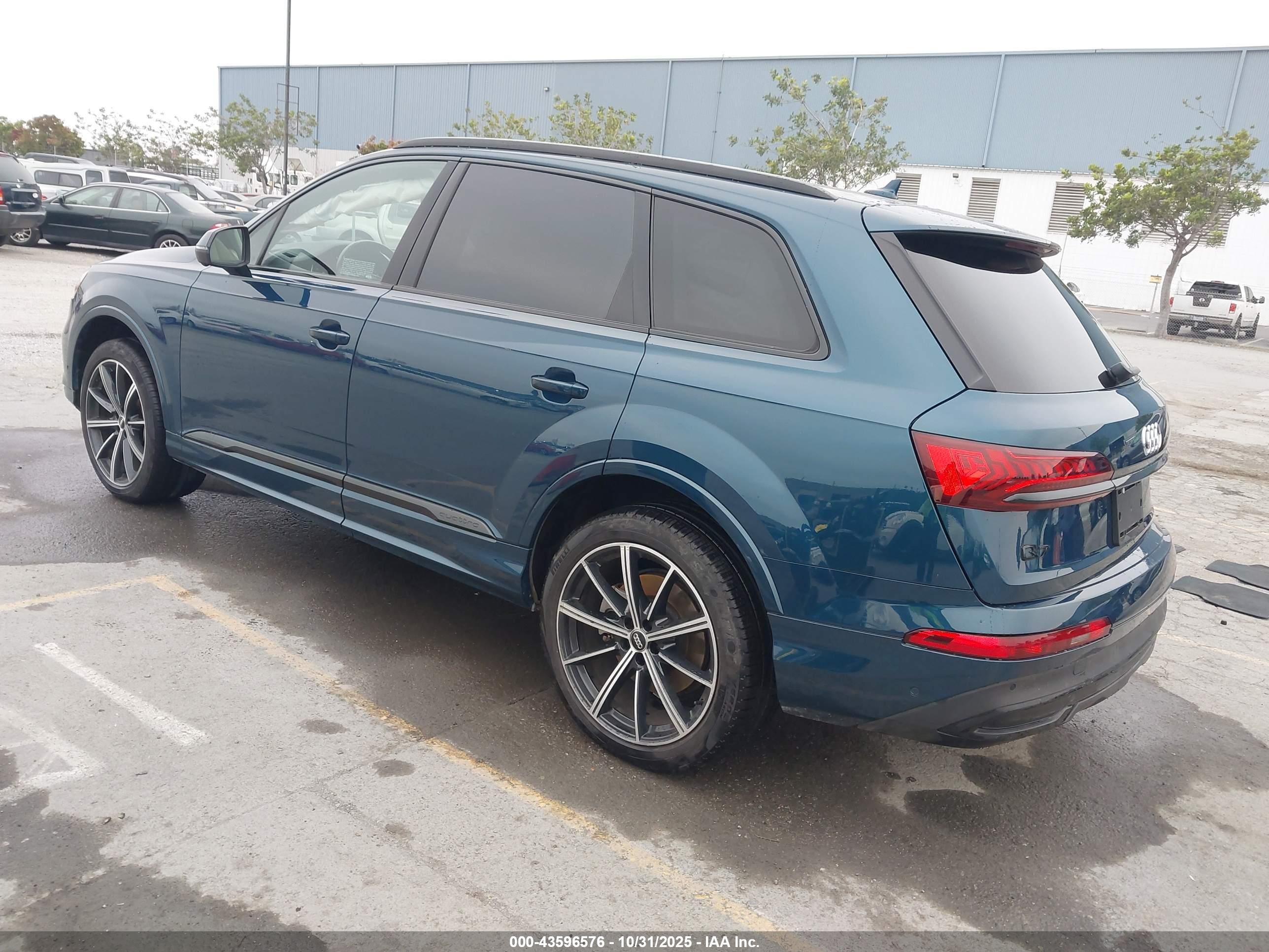 AUDI Q7 image 3