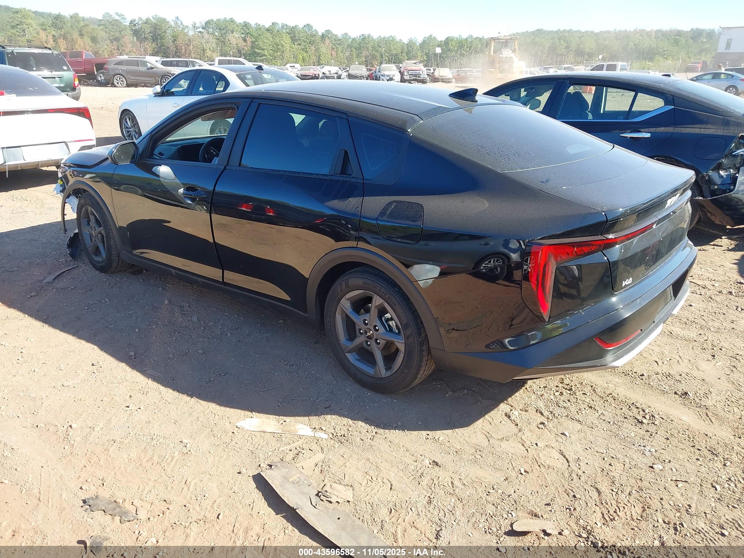 KIA K4 image 3