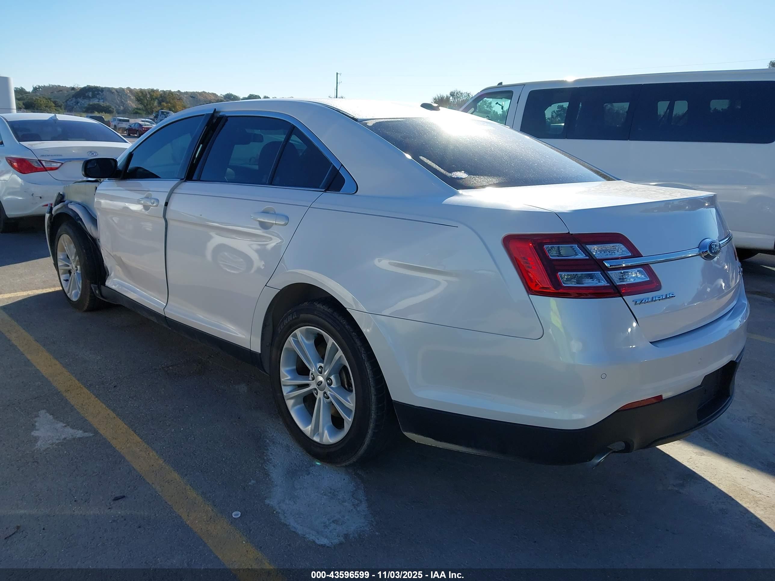 FORD TAURUS image 3