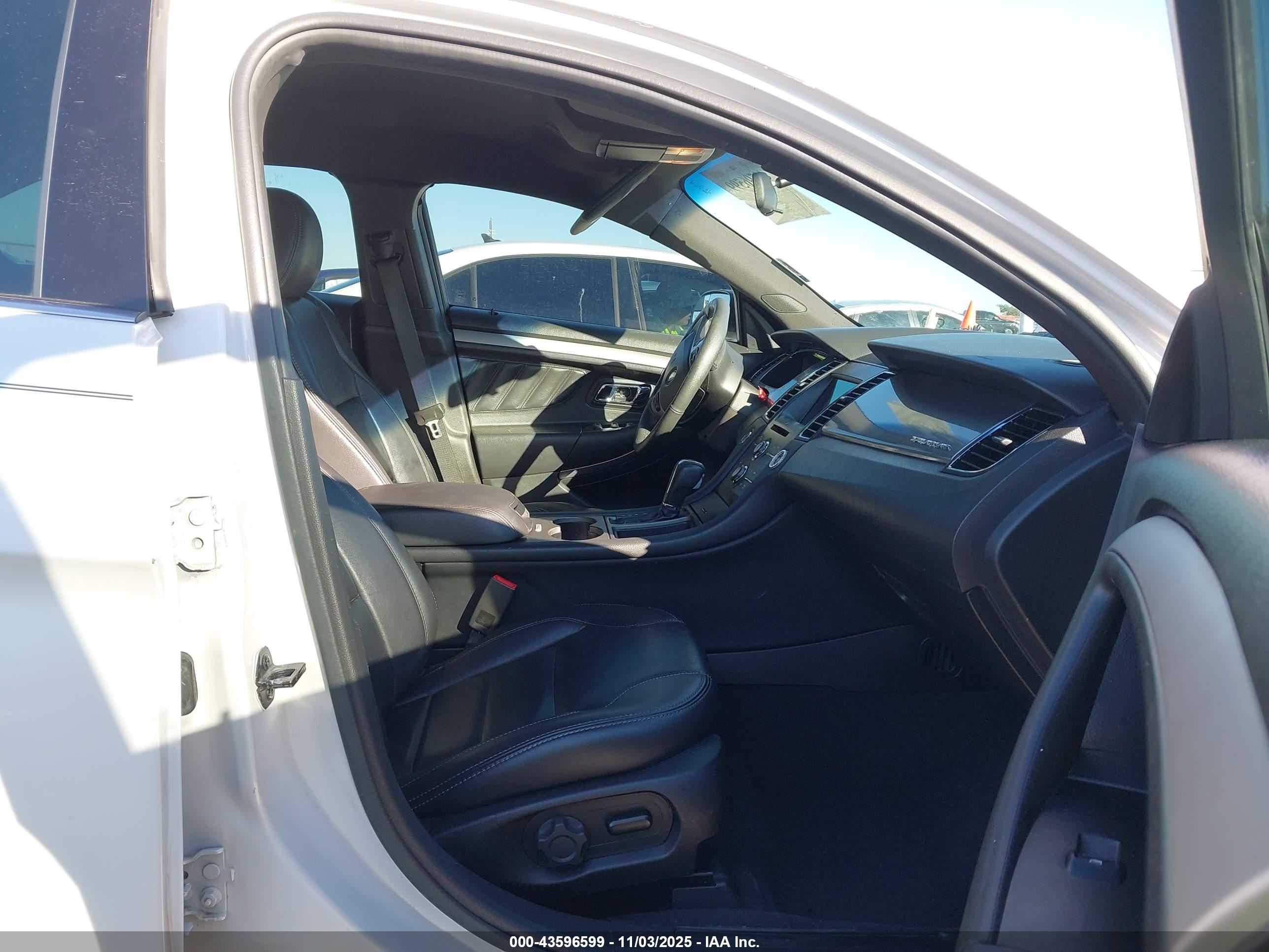 FORD TAURUS image 5