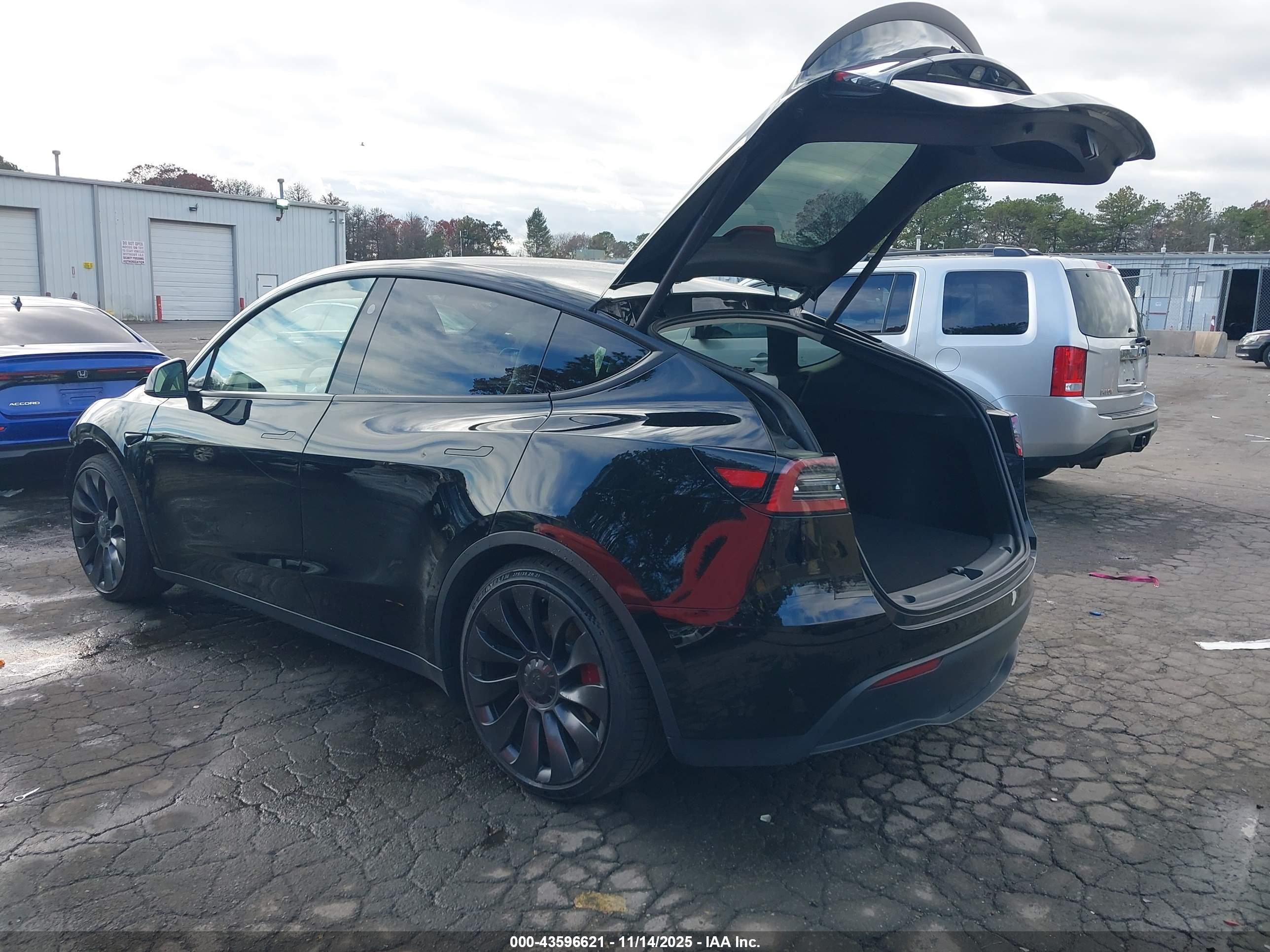 TESLA MODEL image 3