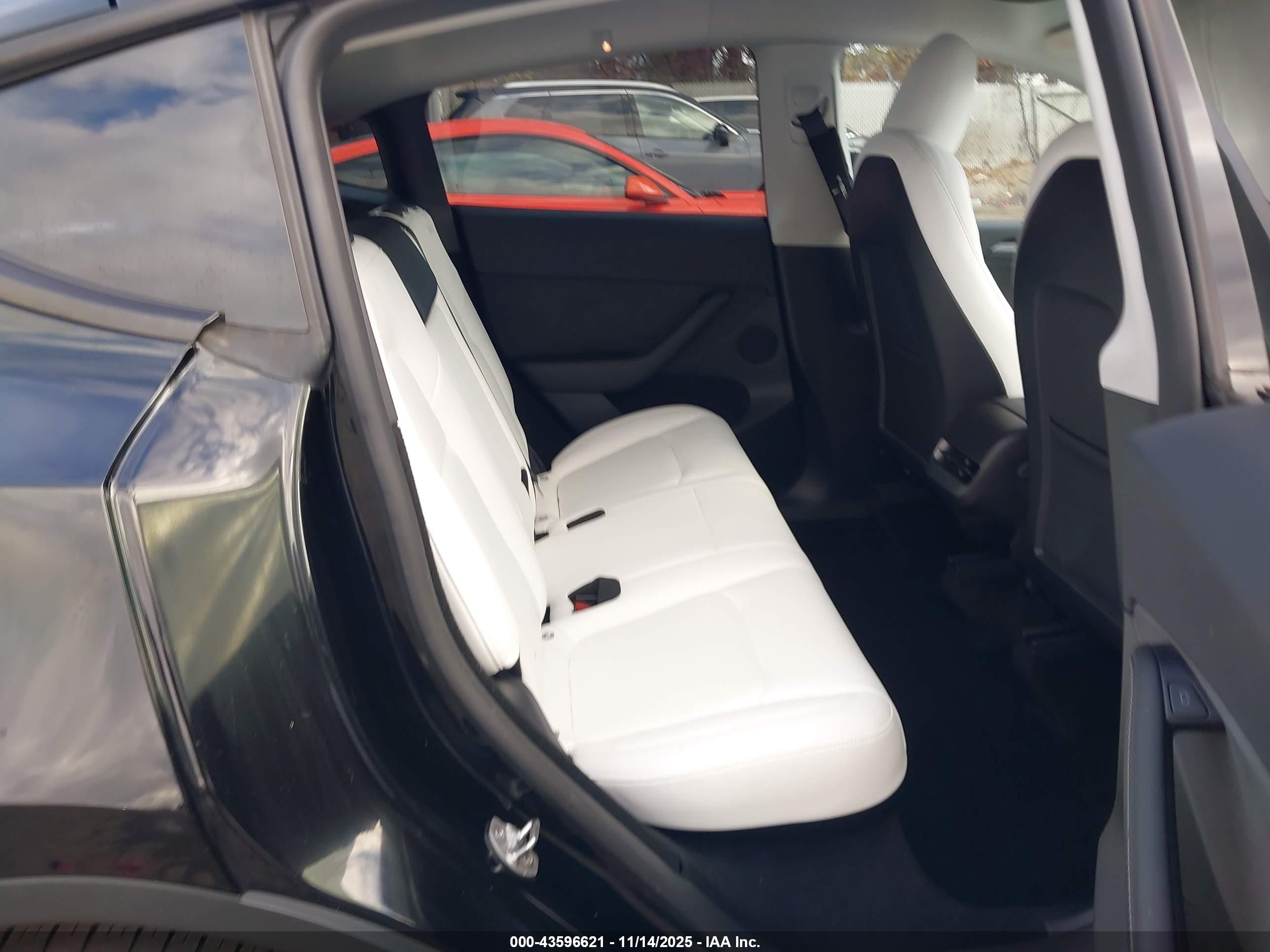 TESLA MODEL image 8