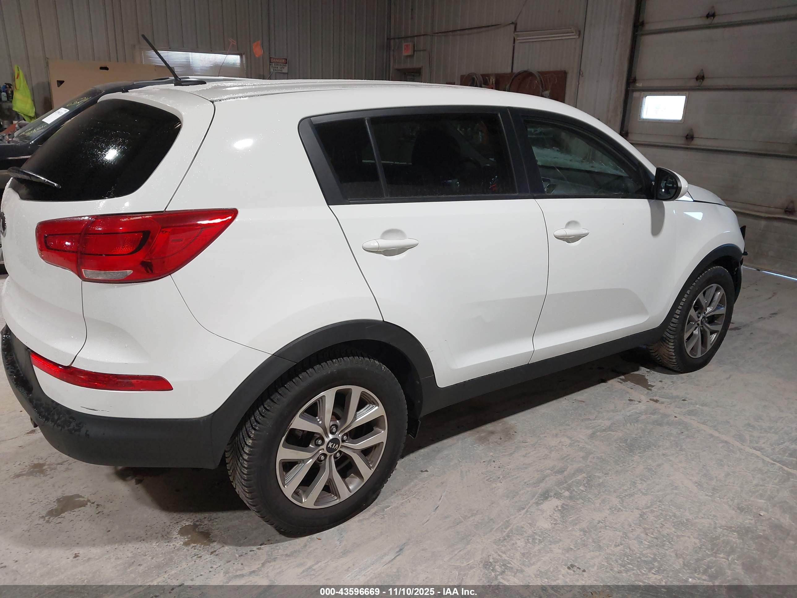 KIA SPORTAGE image 4