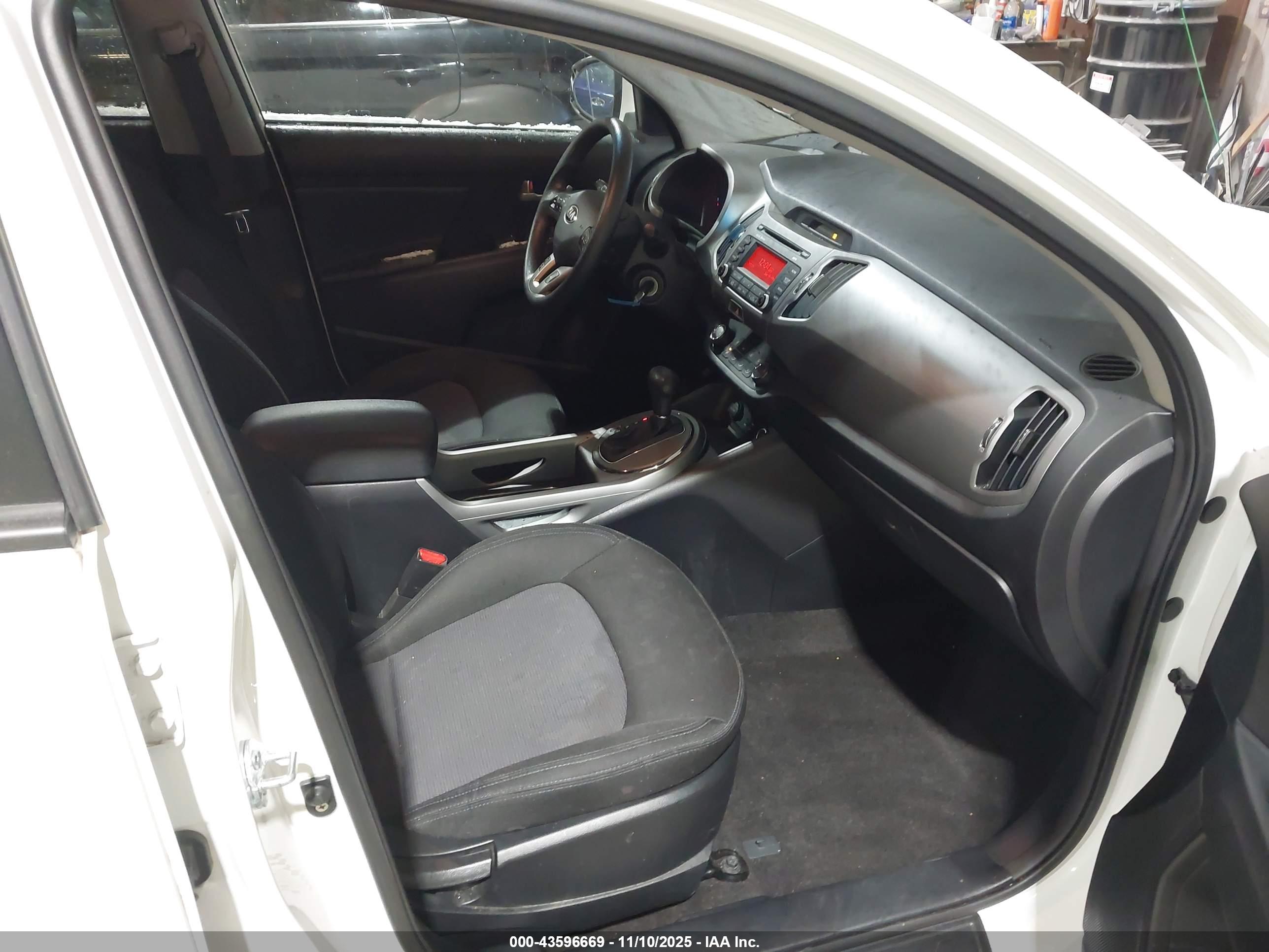 KIA SPORTAGE image 5