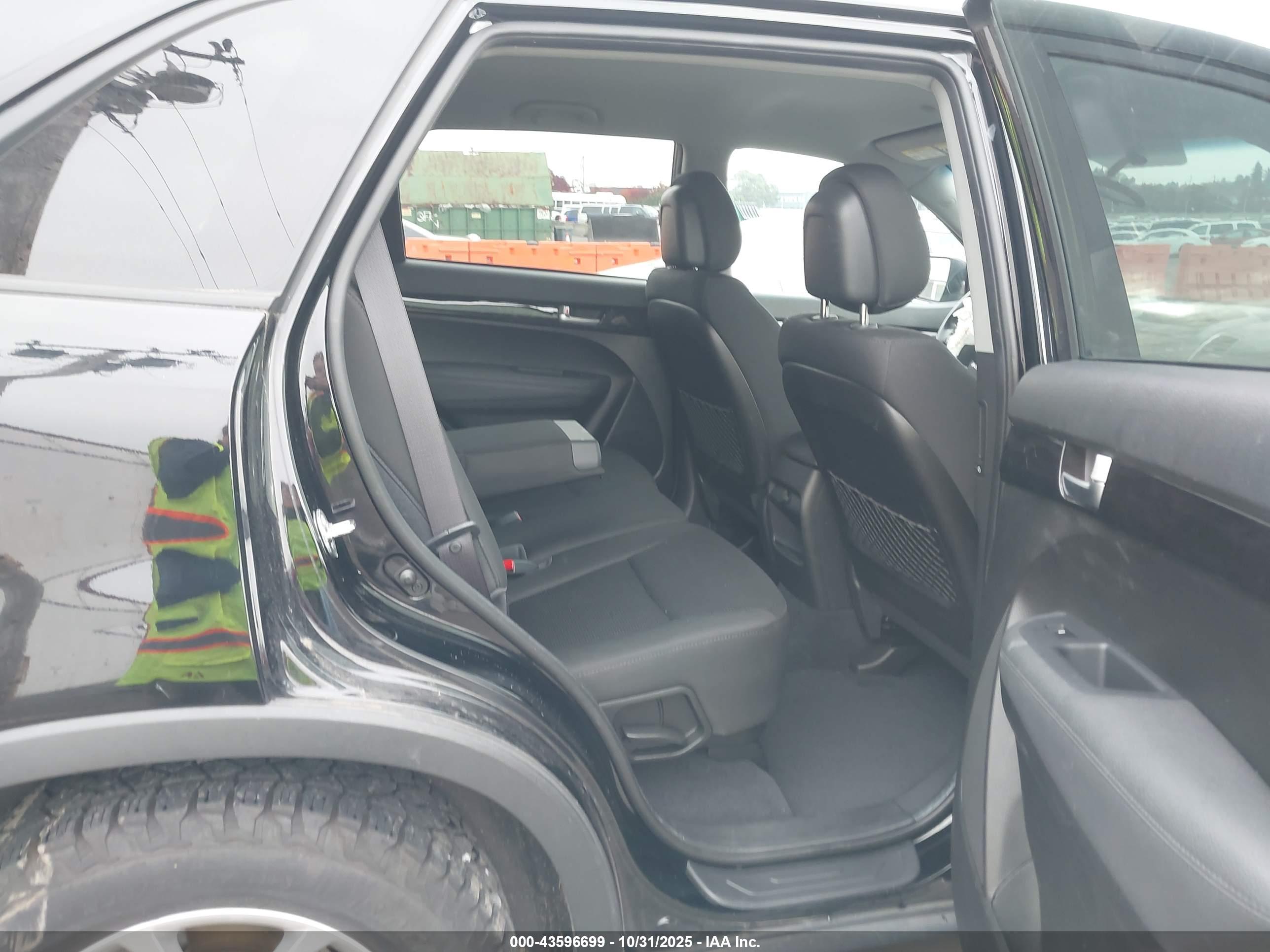KIA SORENTO image 8