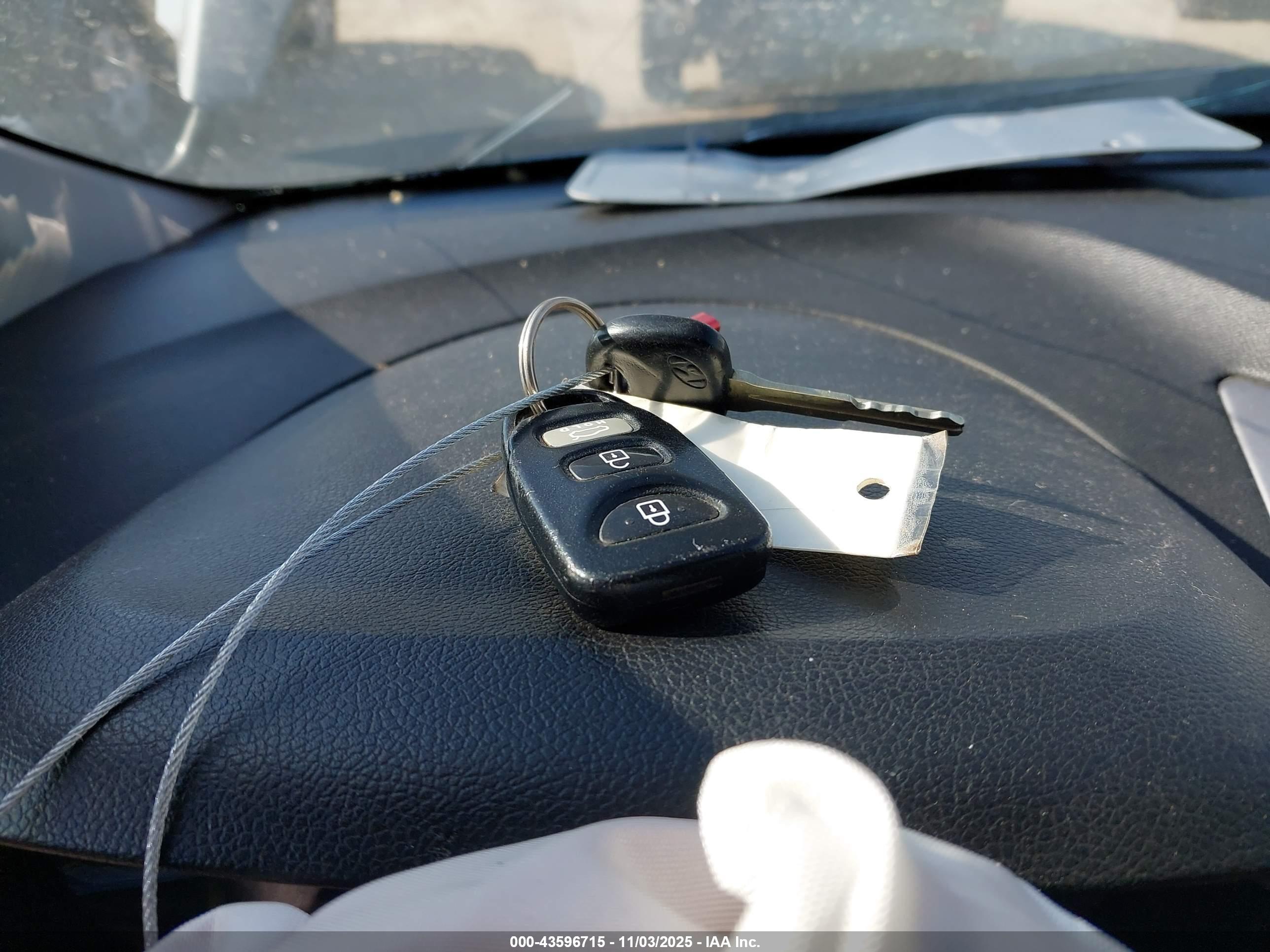HYUNDAI ELANTRA image 11