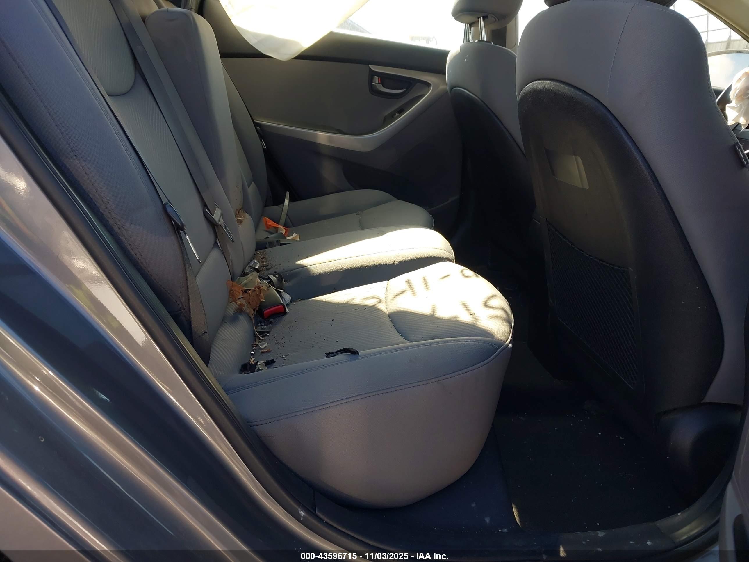 HYUNDAI ELANTRA image 8