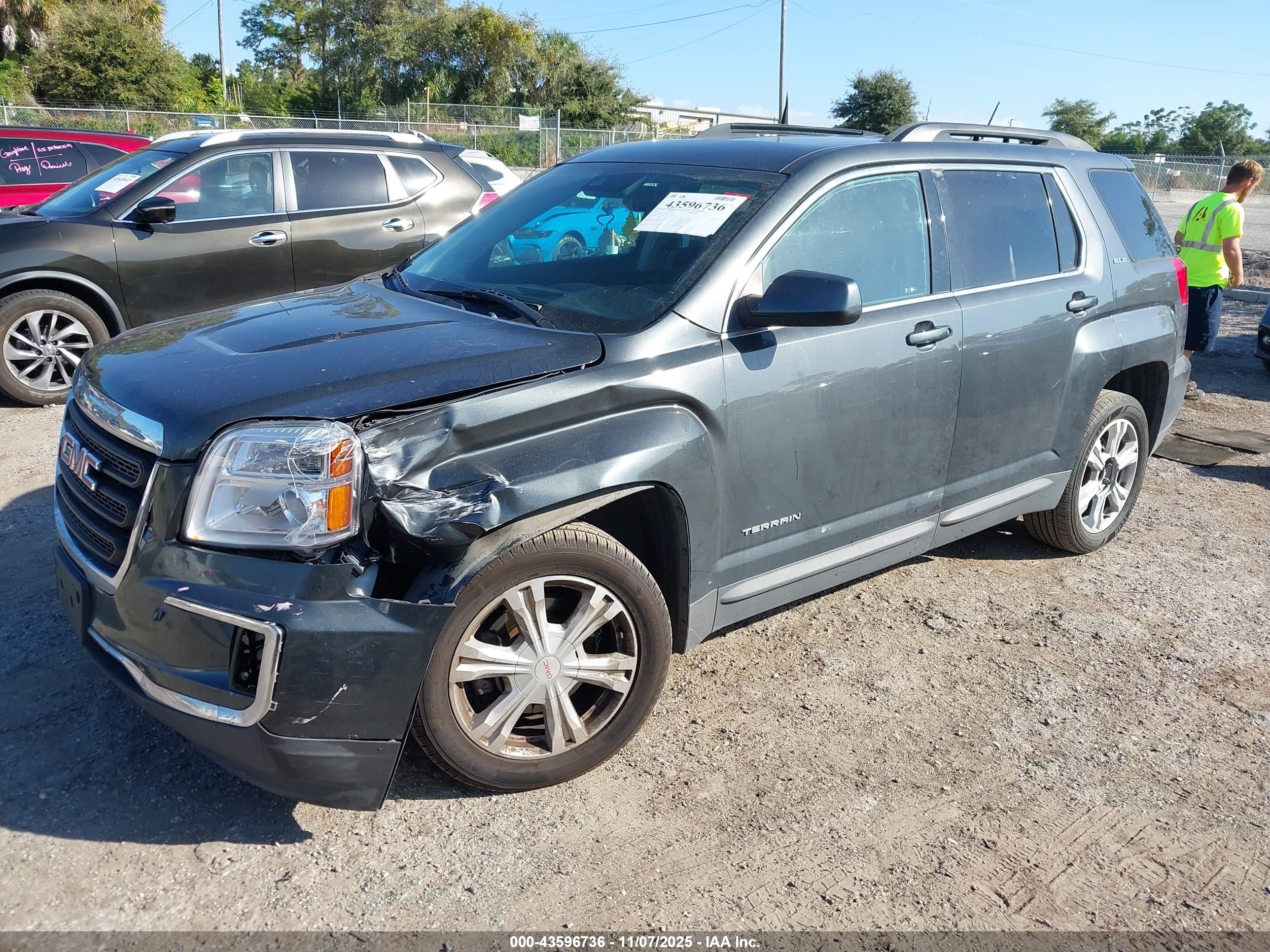 GMC TERRAIN image 2