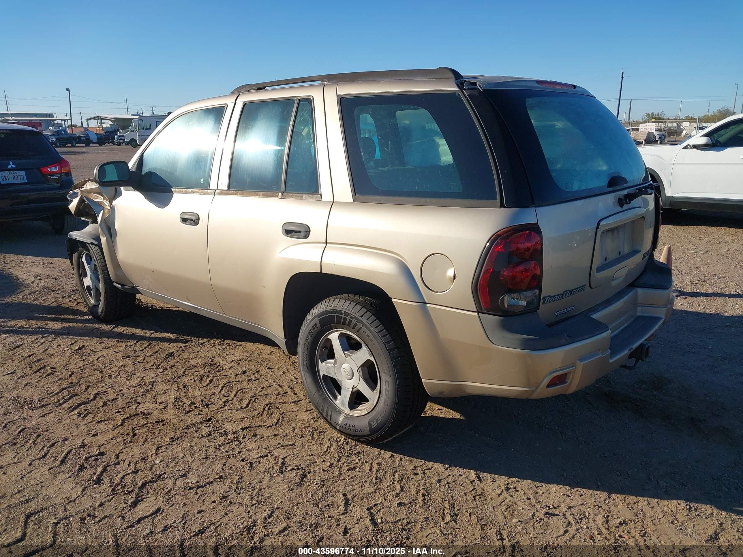CHEVROLET TRAILBLAZER image 3