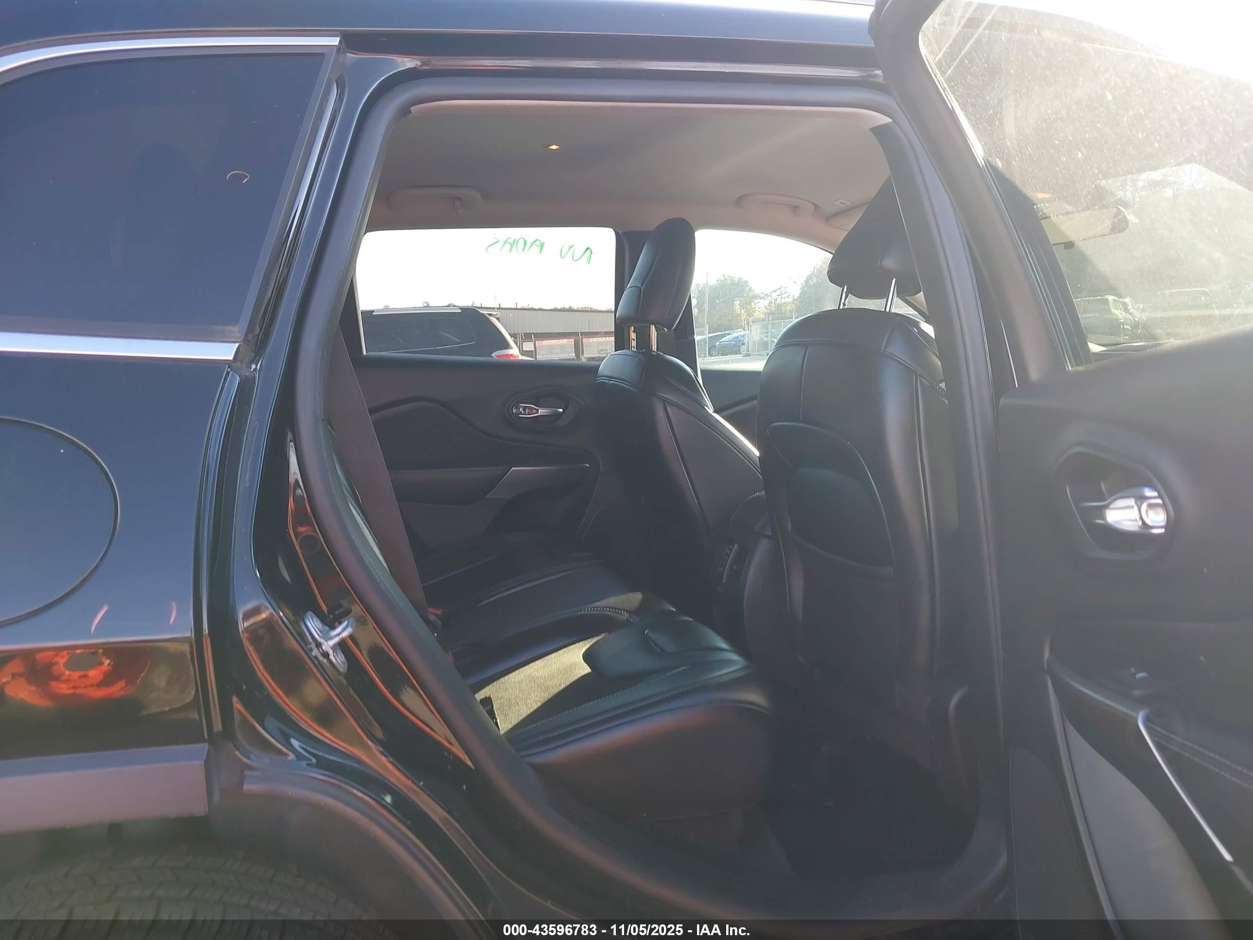 JEEP CHEROKEE image 8