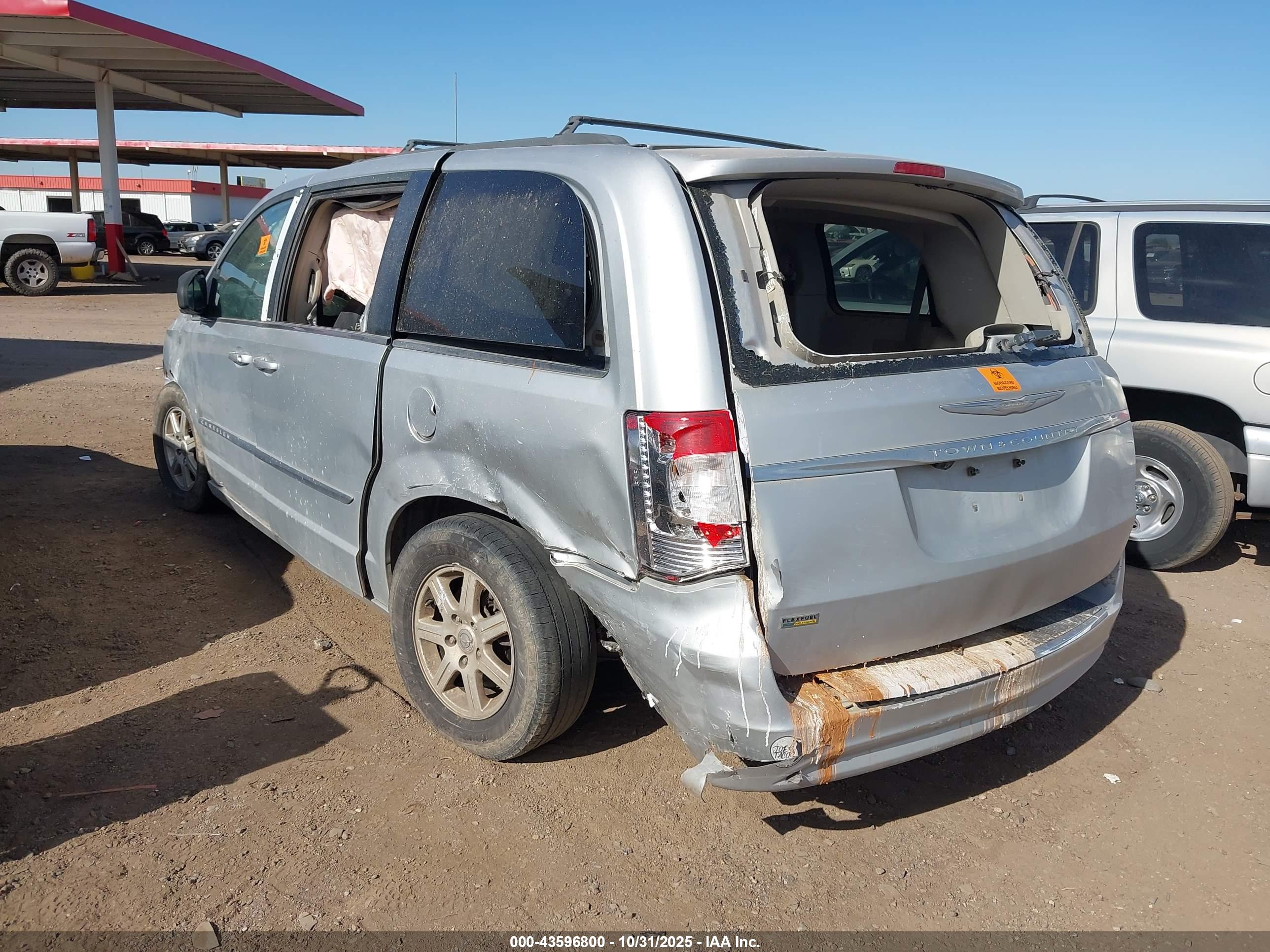 CHRYSLER TOWN image 3