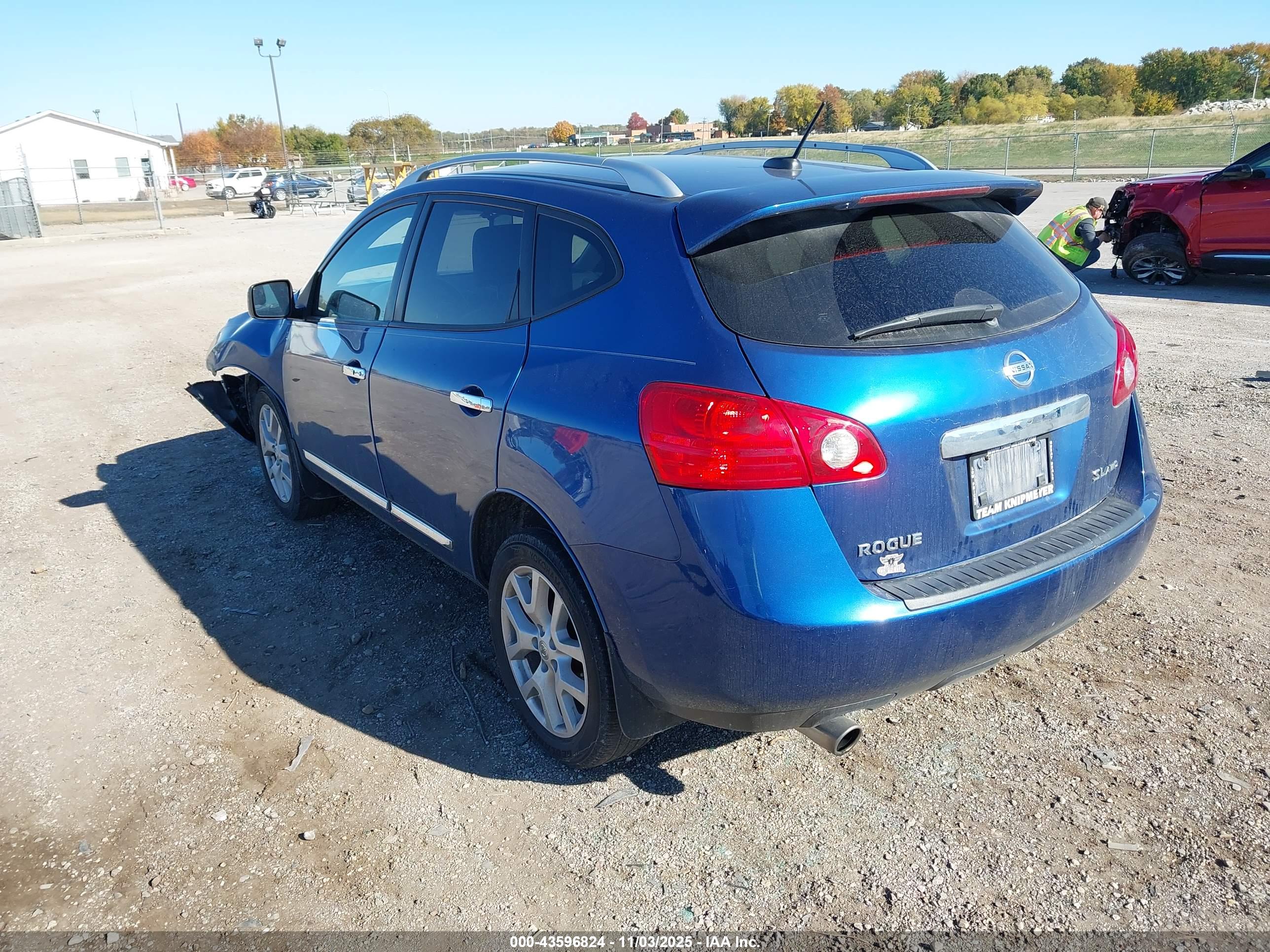 NISSAN ROGUE image 3