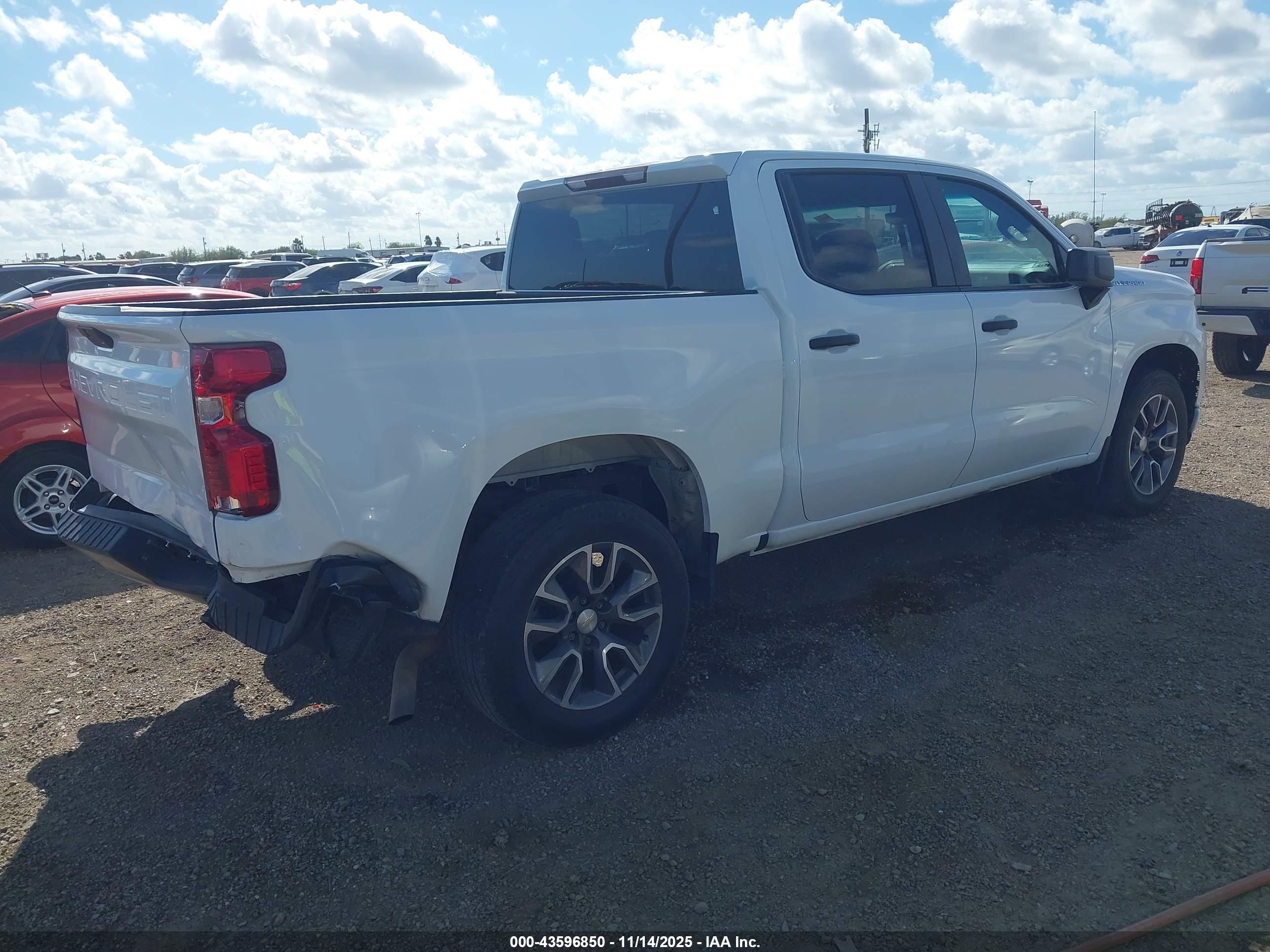 CHEVROLET SILVERADO image 4