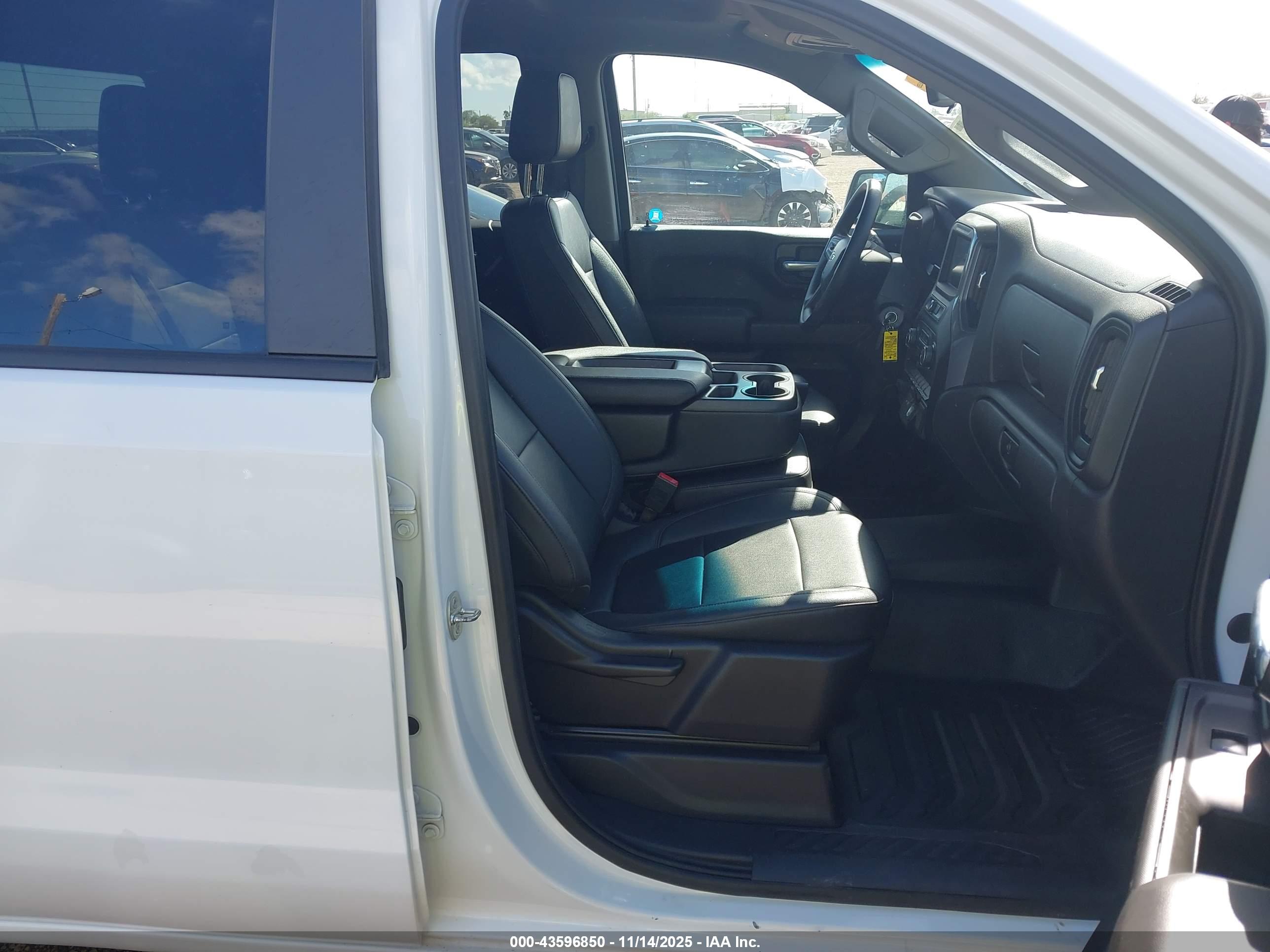 CHEVROLET SILVERADO image 5