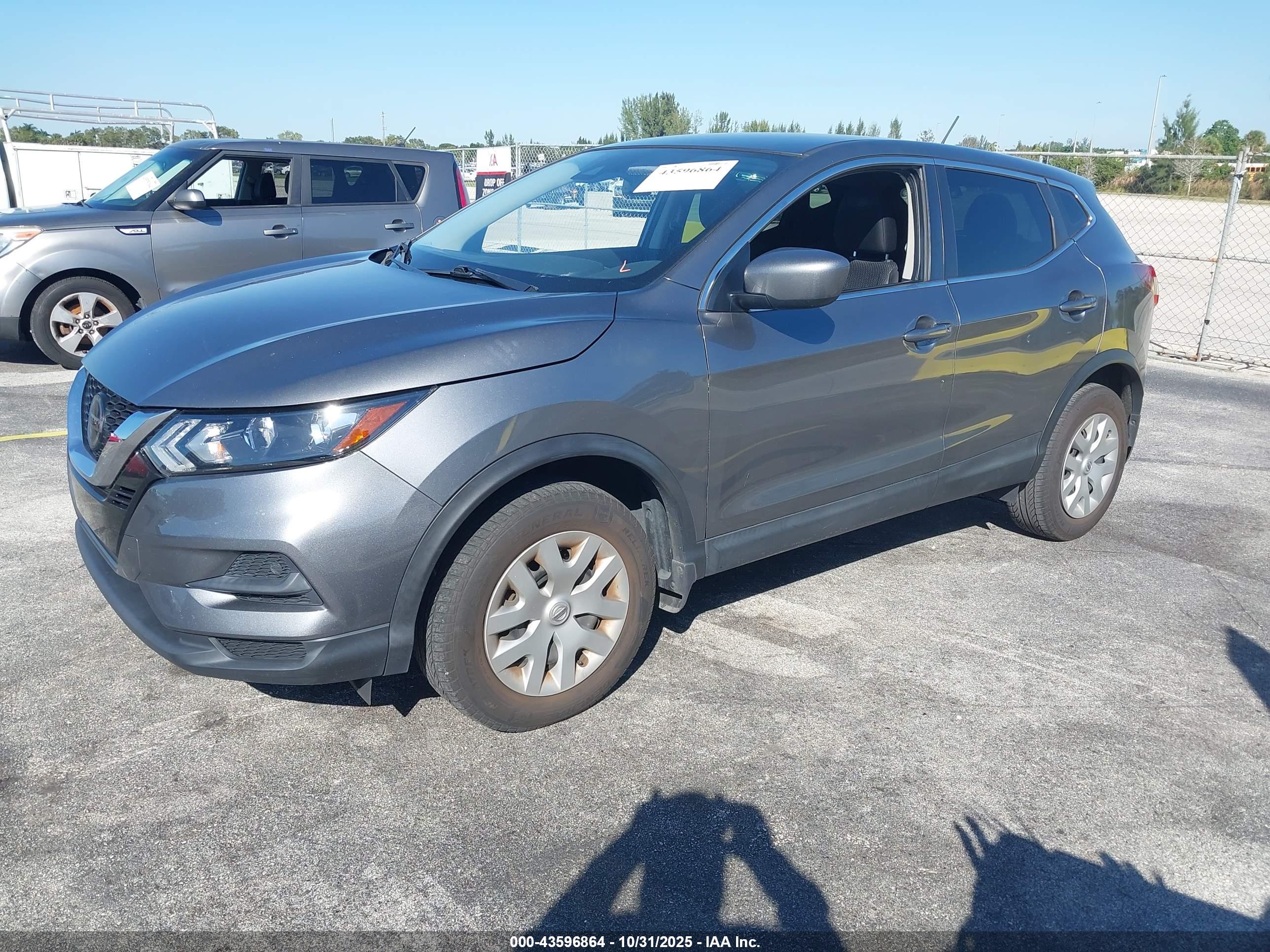NISSAN ROGUE image 2