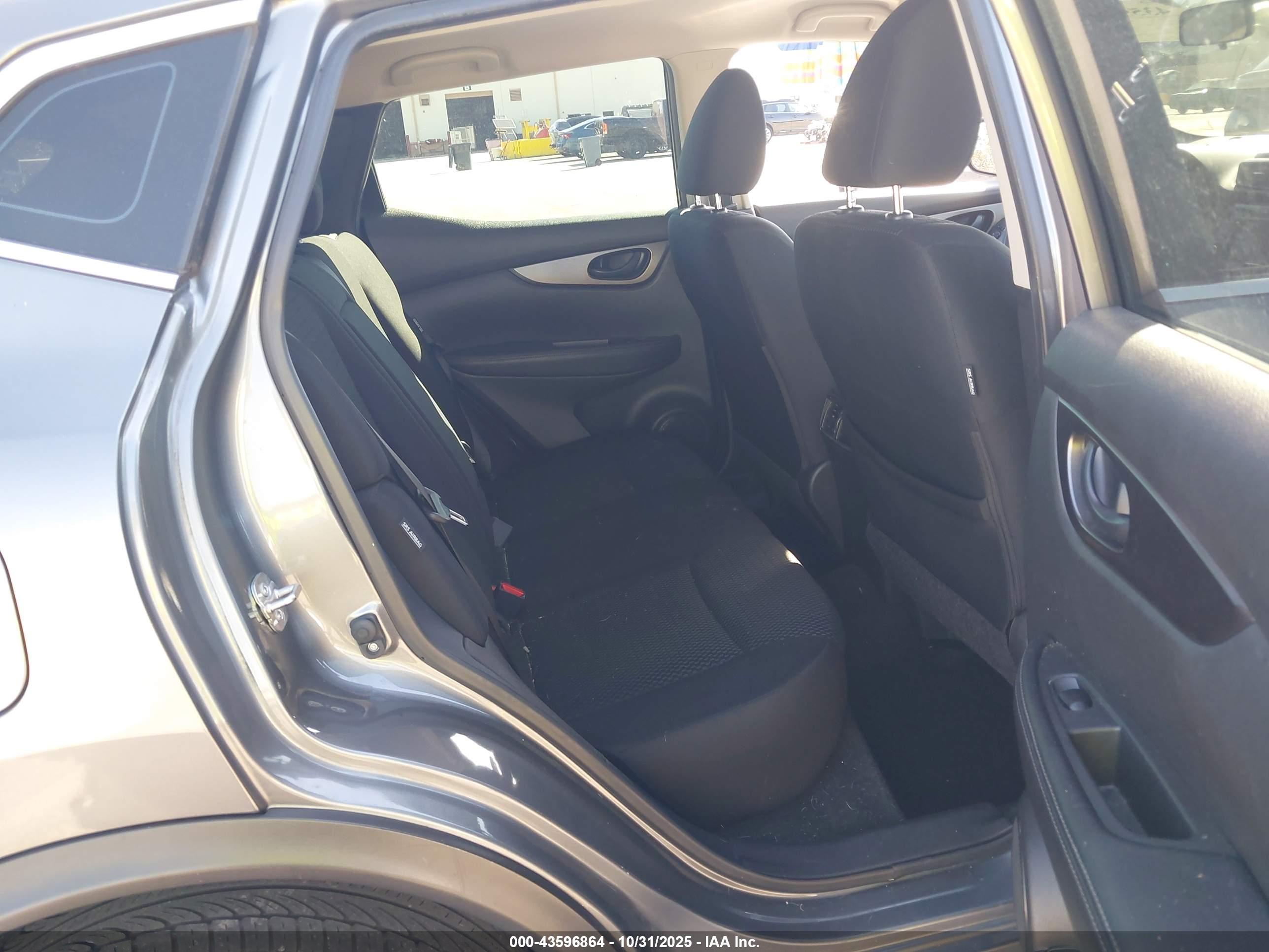 NISSAN ROGUE image 8