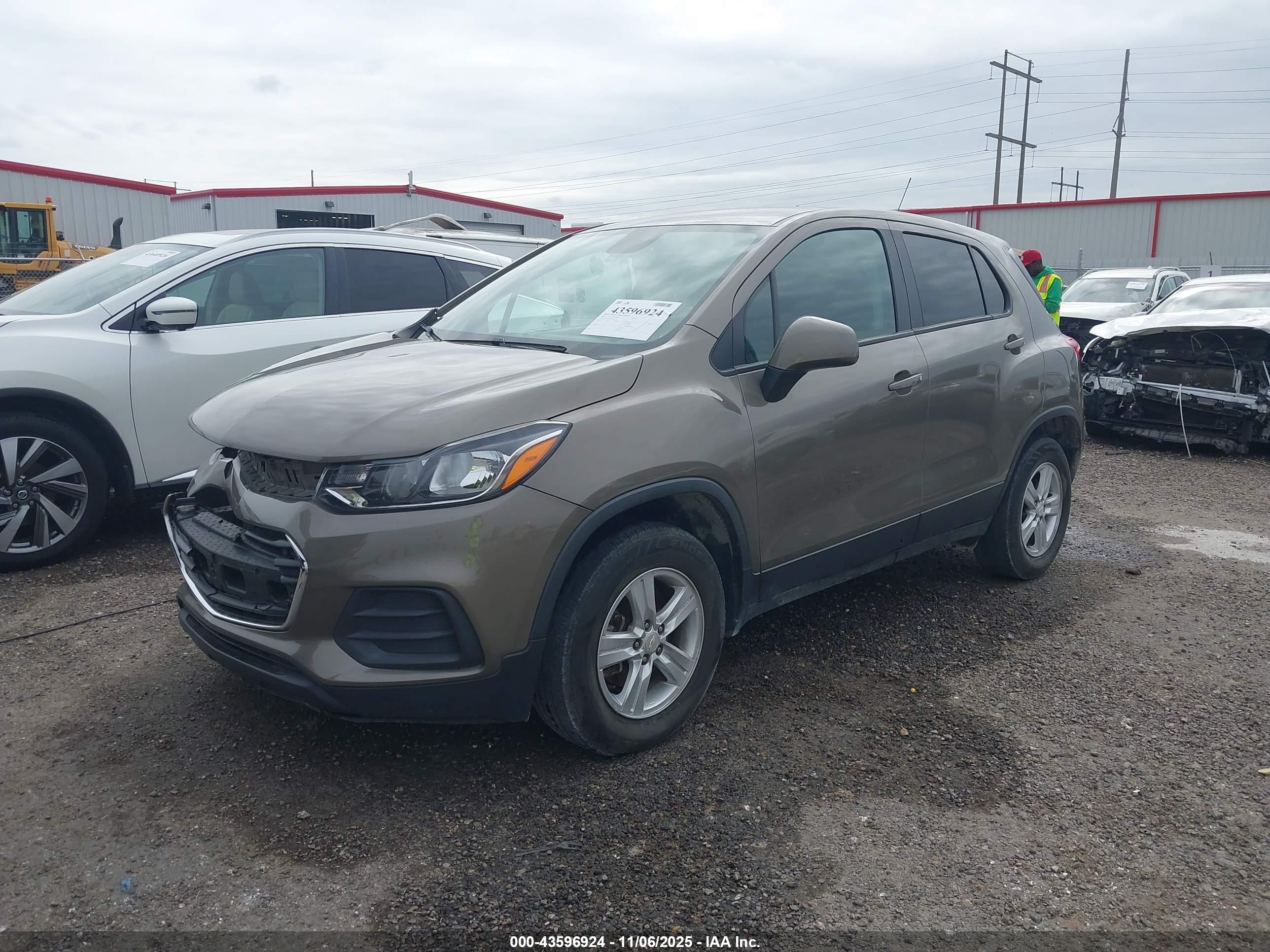 CHEVROLET TRAX image 2
