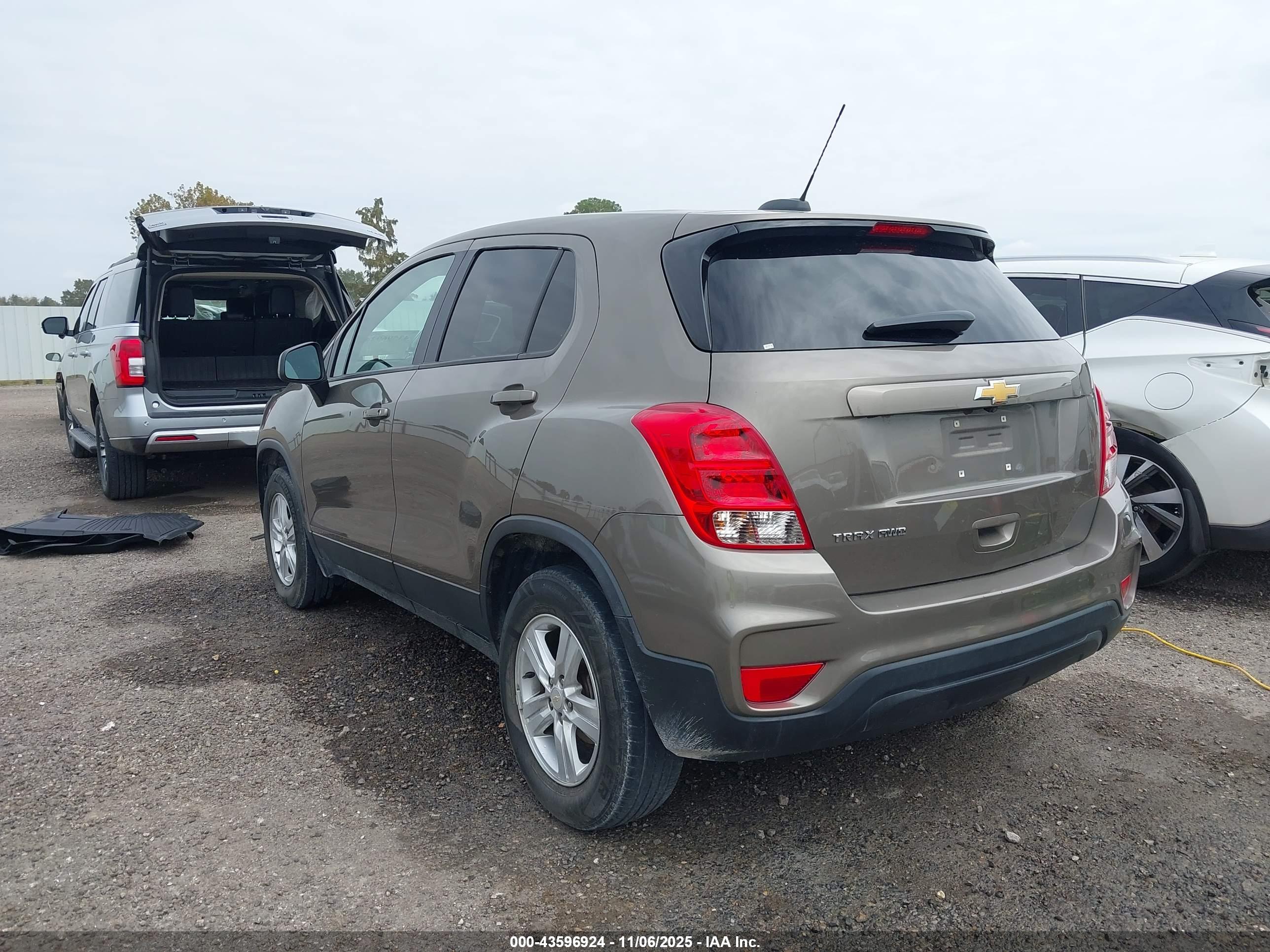 CHEVROLET TRAX image 3