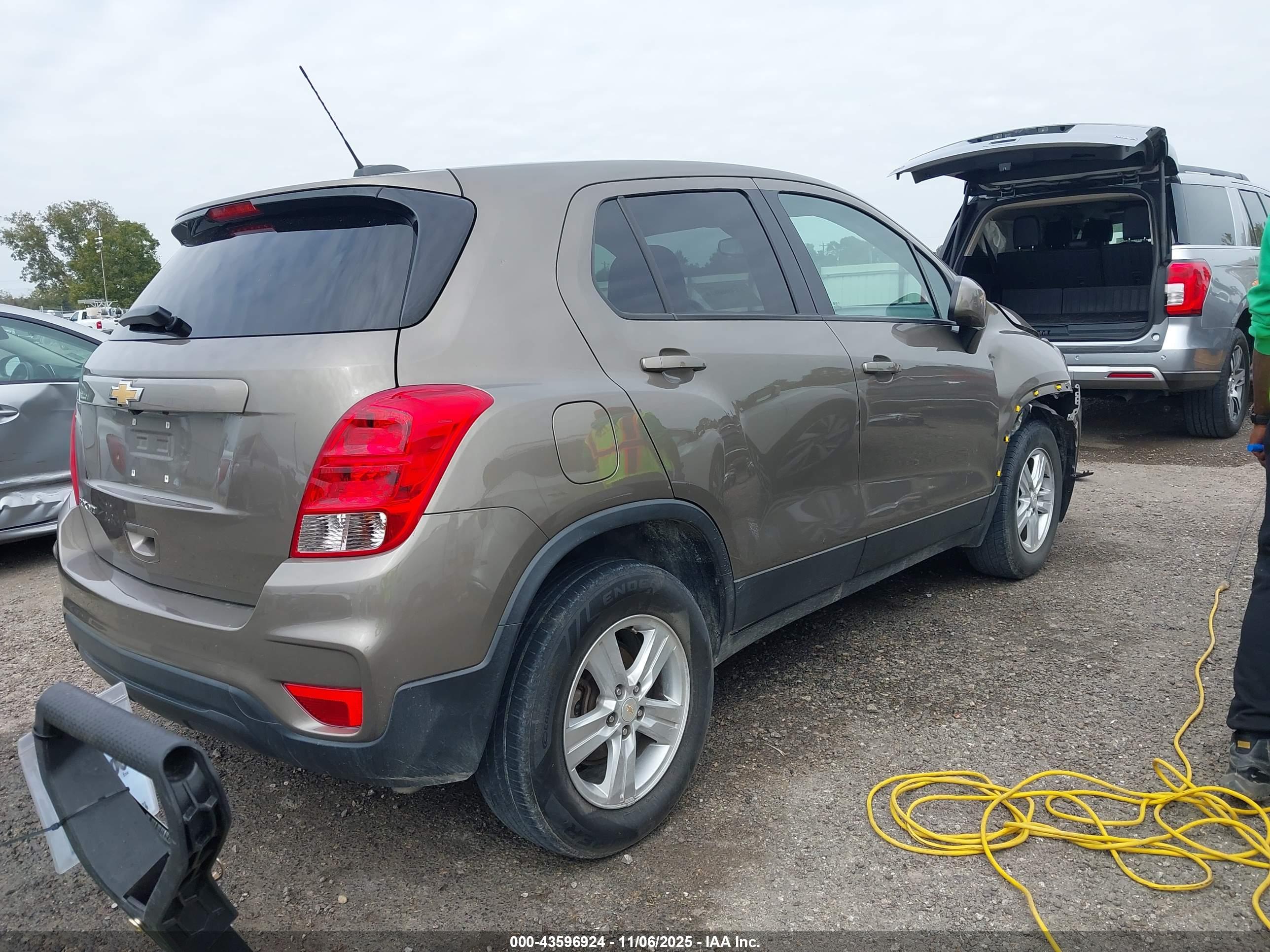 CHEVROLET TRAX image 4